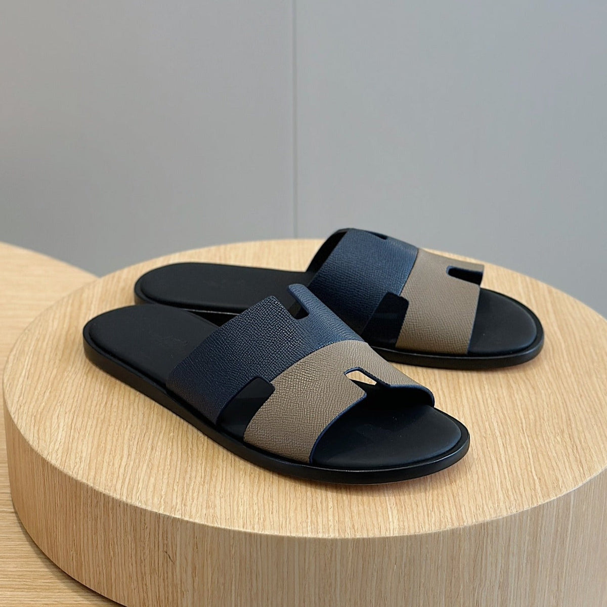 HM IZMIR SANDAL NAVY AND GRAY CALFSKIN