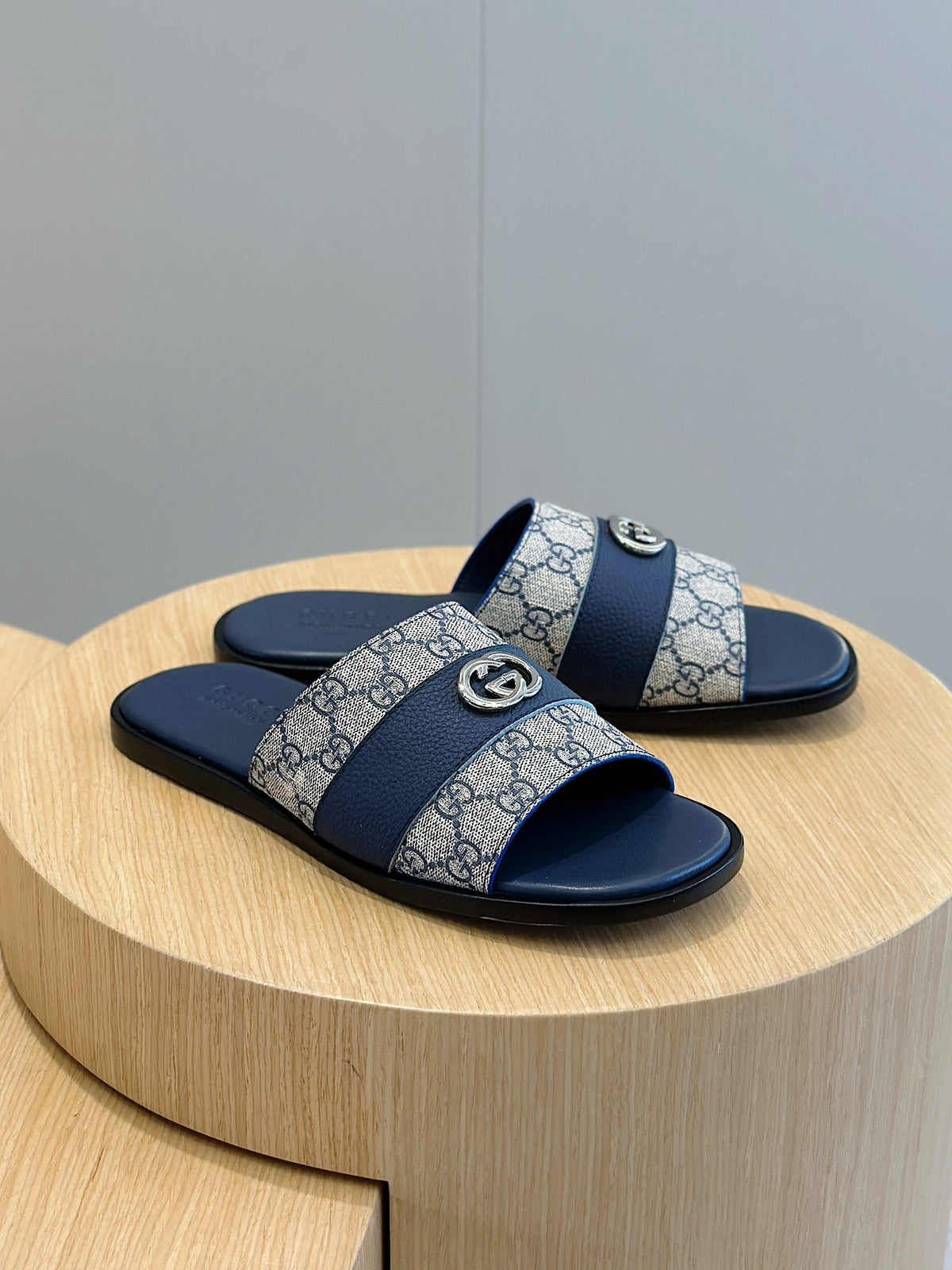 GG Men's Interlocking G Slides Blue Cowhide 547641