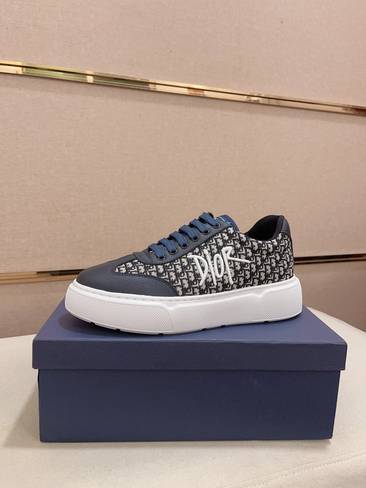 CD HOMME THICK-SOLE SNEAKERS NAVY CALFSKIN