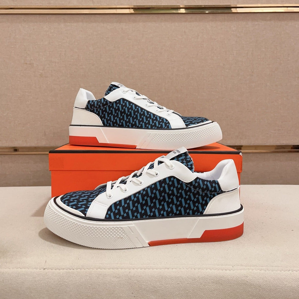 HM DAY SNEAKER SKY AND BLACK FABRIC