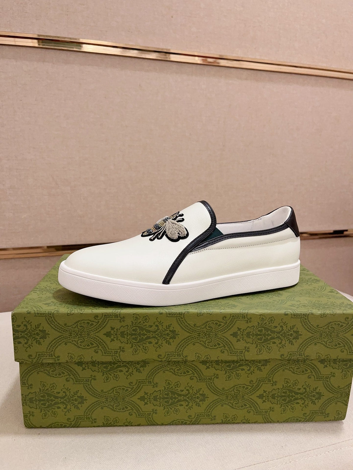 GG Men's Slip on Bee White Cowhide 533940