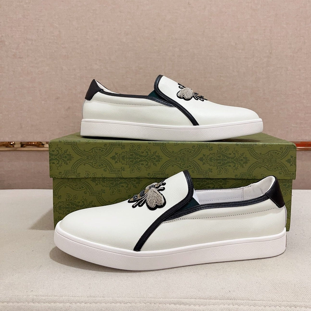 GG Men's Slip on Bee White Cowhide 533940