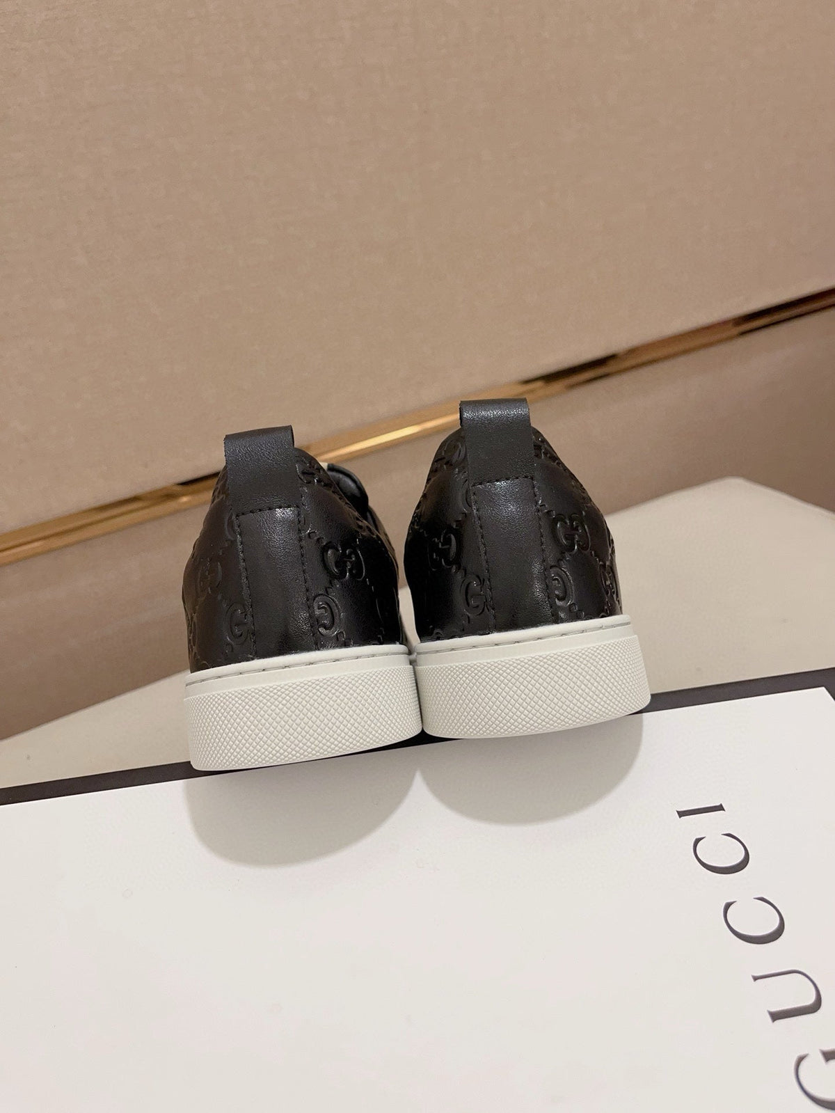GG Men's Sneaker Black Sheepskin 448471