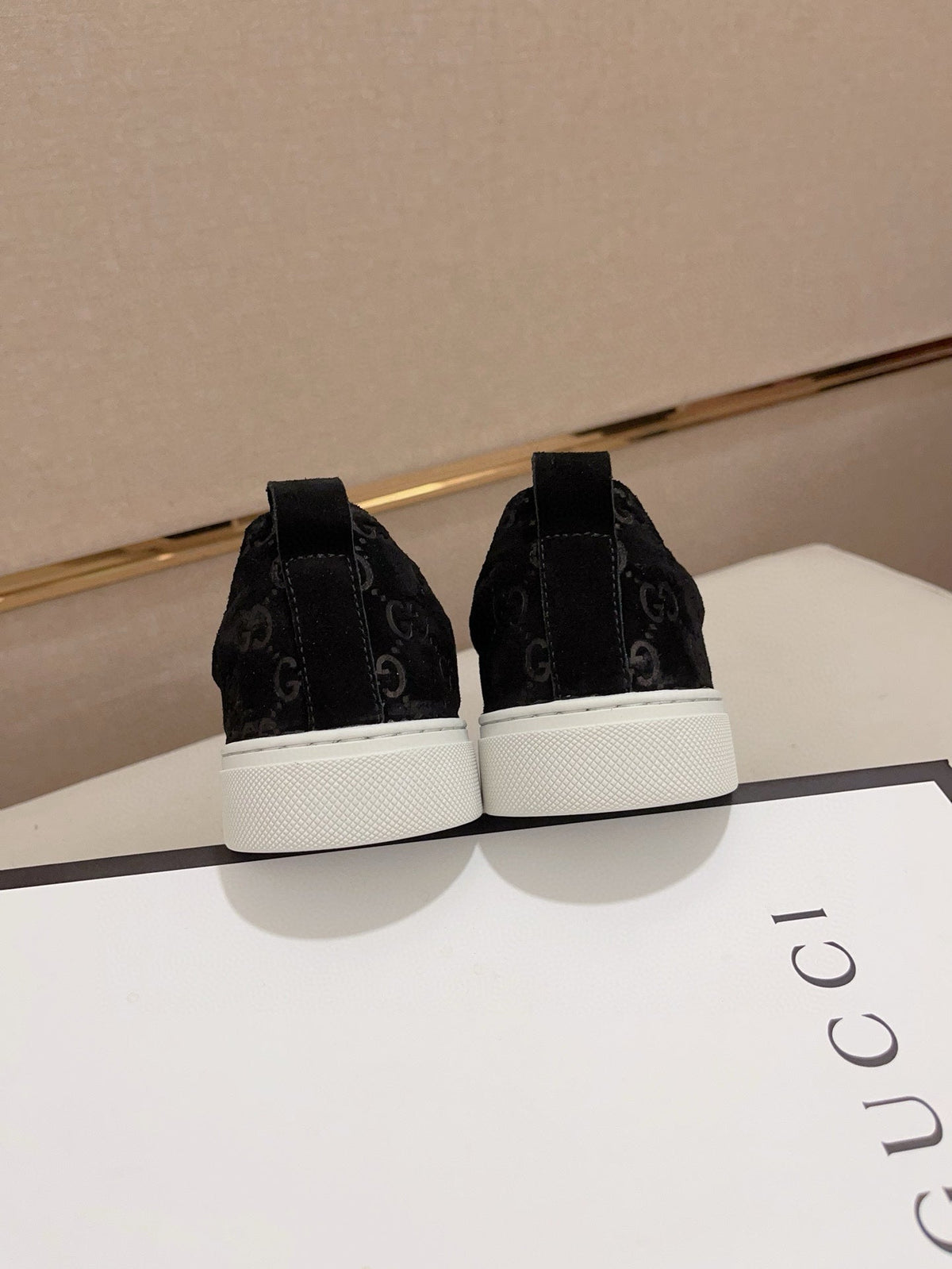 GG Men's Sneaker Black Suede 448475
