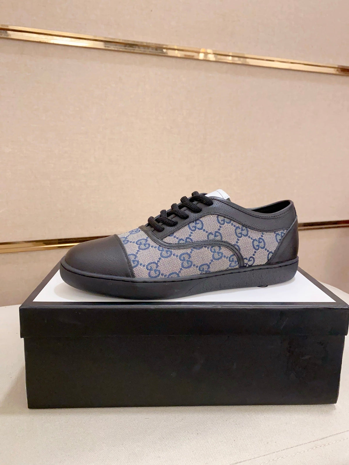 GG Men's Supreme Sneaker Cowhide Printed Fabric 543661