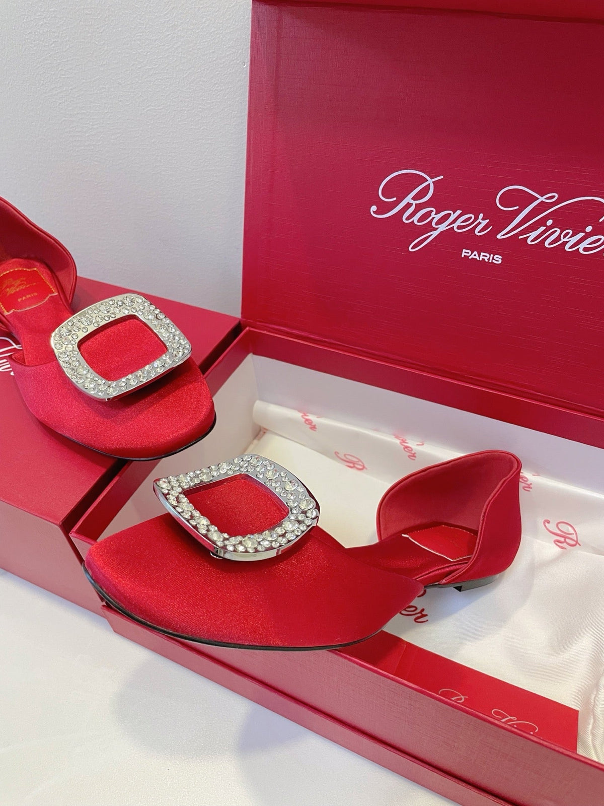 Viv Chips Ballerina Flat Red Silk 329266