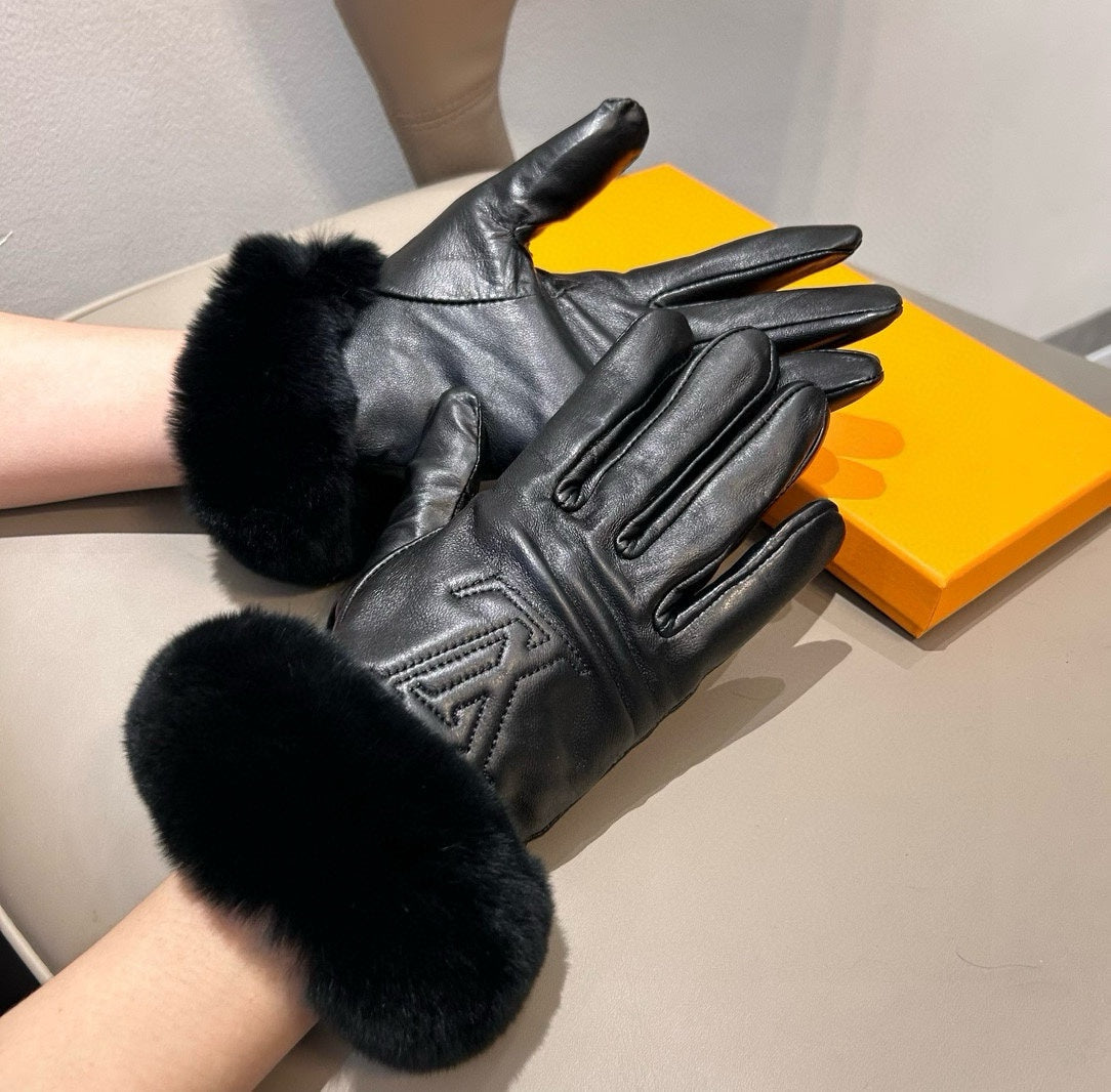 LV Gloves In Black Lambskin And Rabbit Fur 478059