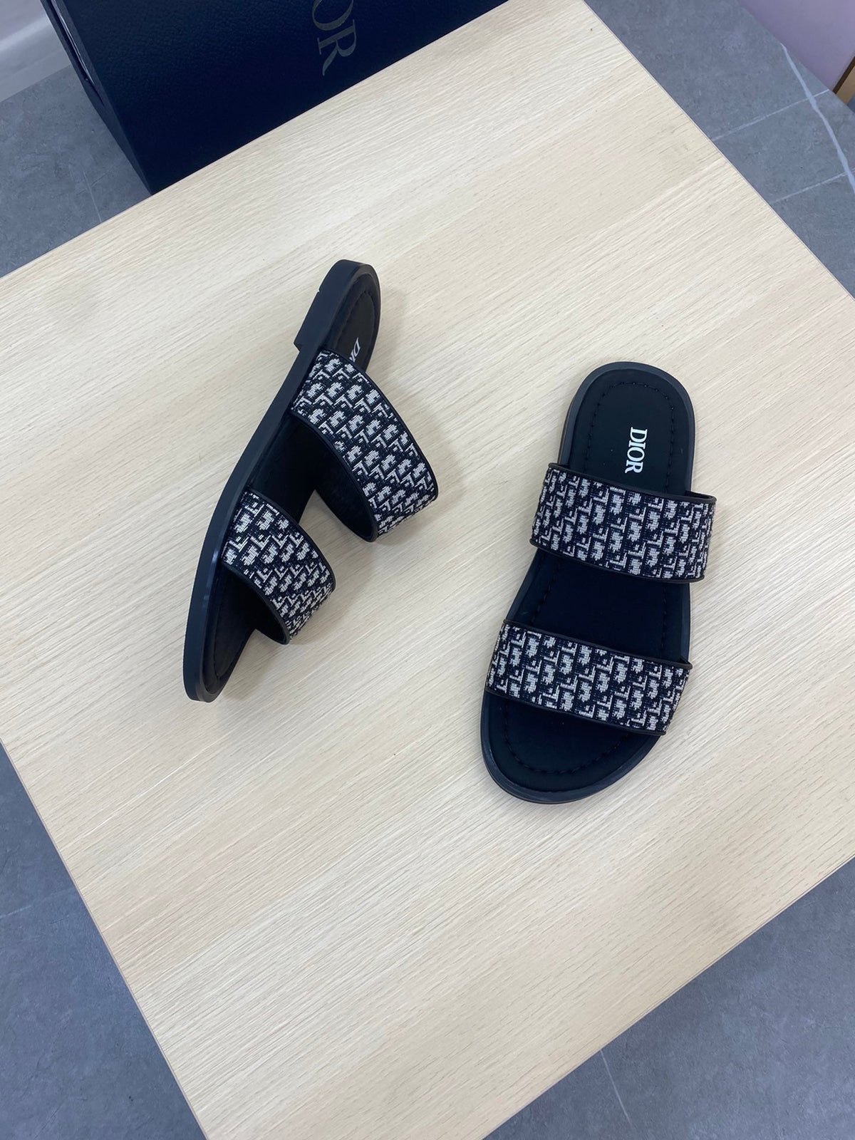 CD DOUBLE STRAP SLIPPER BLACK AND WHITE JACQUARD