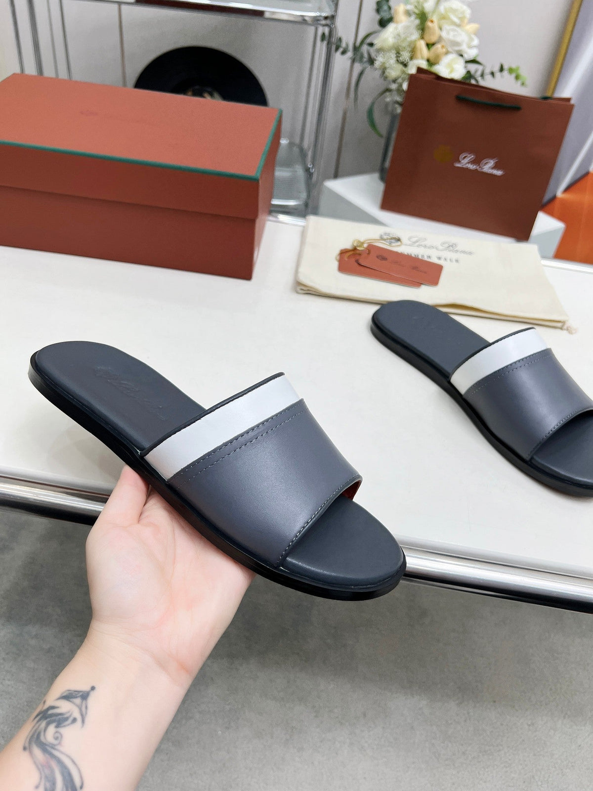 LP SLIPPER PATHON PEWTER CALFSKIN