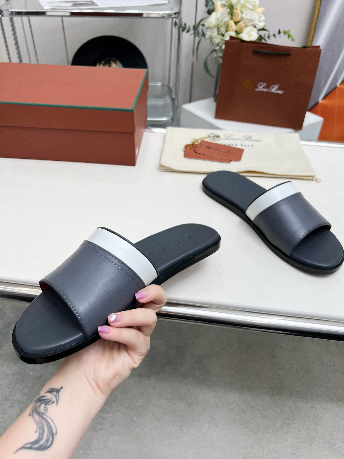 LP SLIPPER PATHON PEWTER CALFSKIN