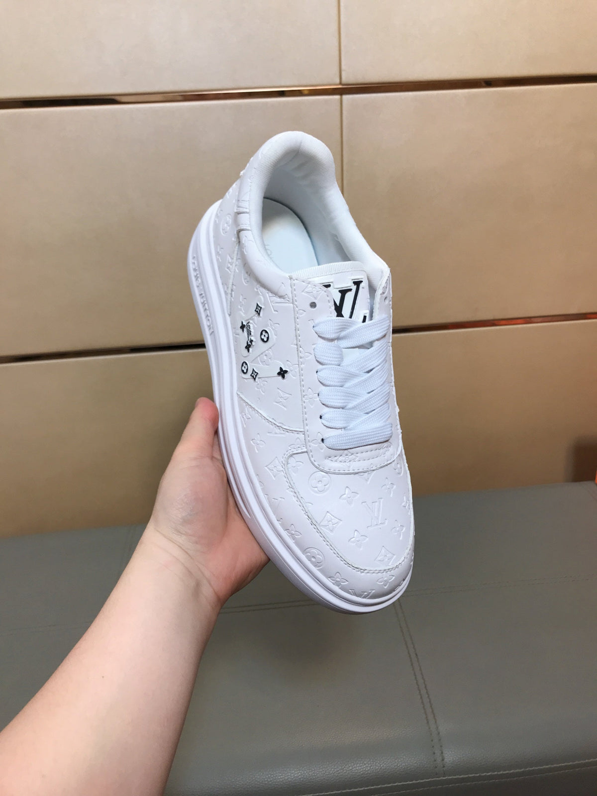 LV TRAINER SHOES IN WHITE CALFSKIN