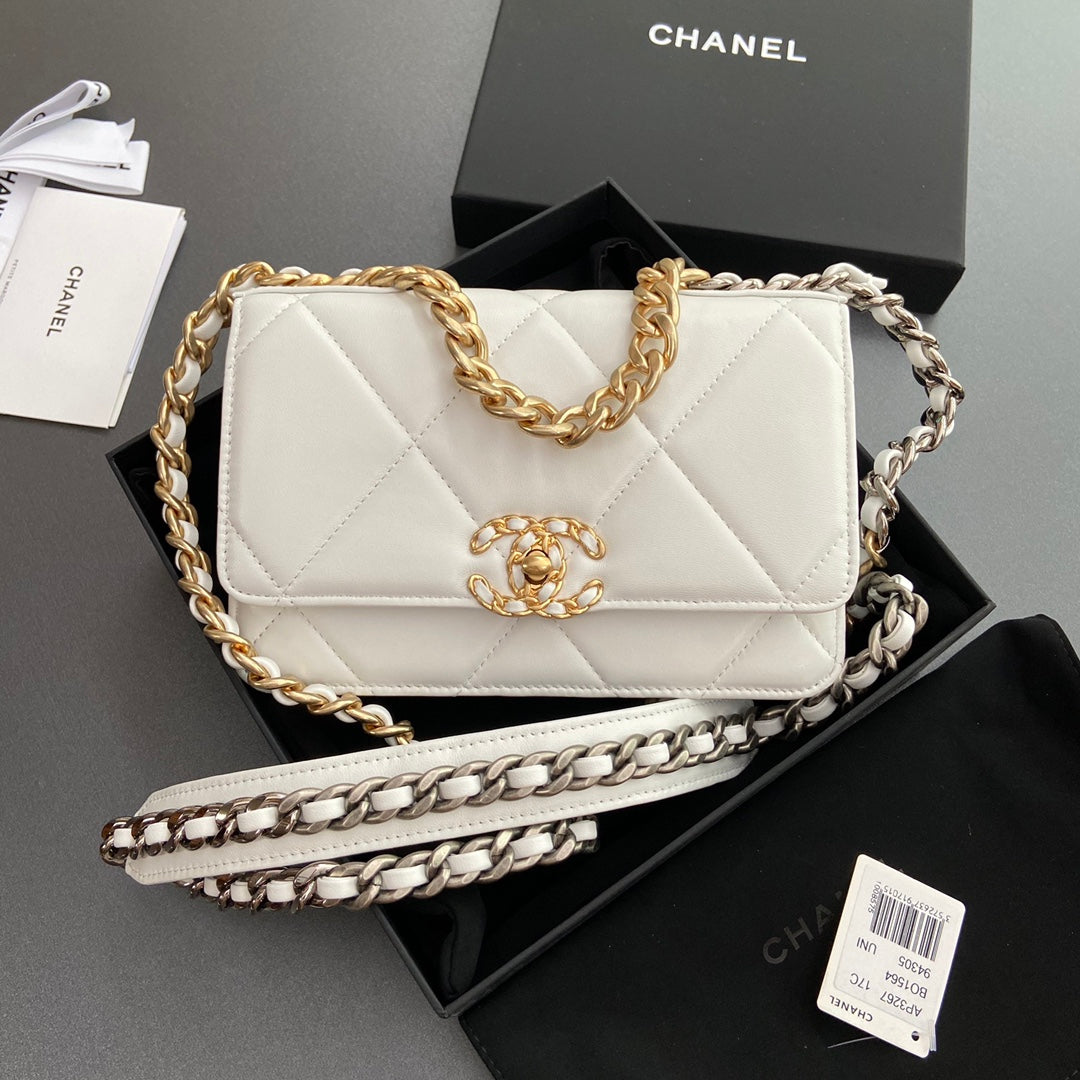 CC 19 Woc 19cm White Calfskin Gold Hardware