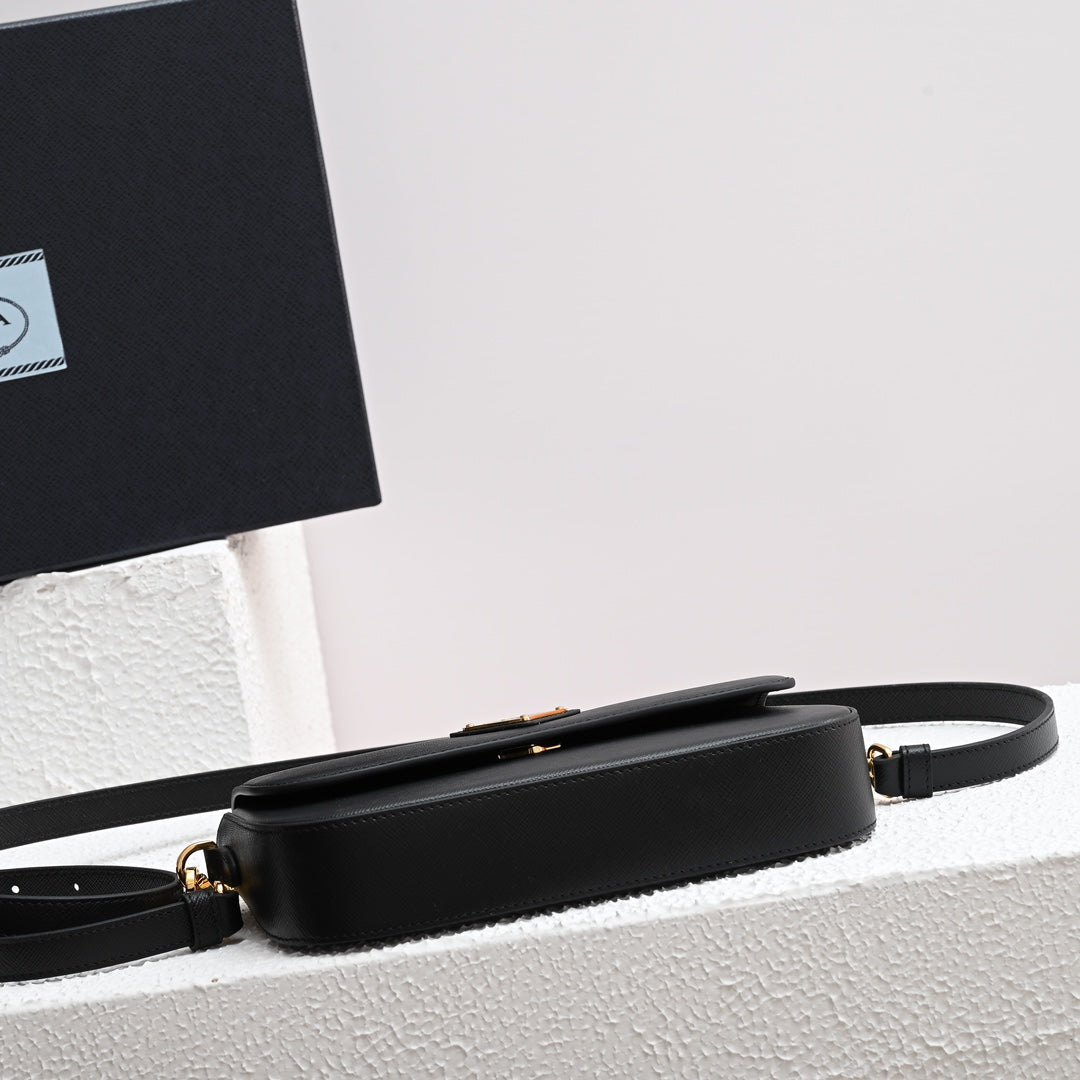 MINI FLAP BAG 20 IN BLACK SAFFIANO LEATHER GOLD HARDWARE