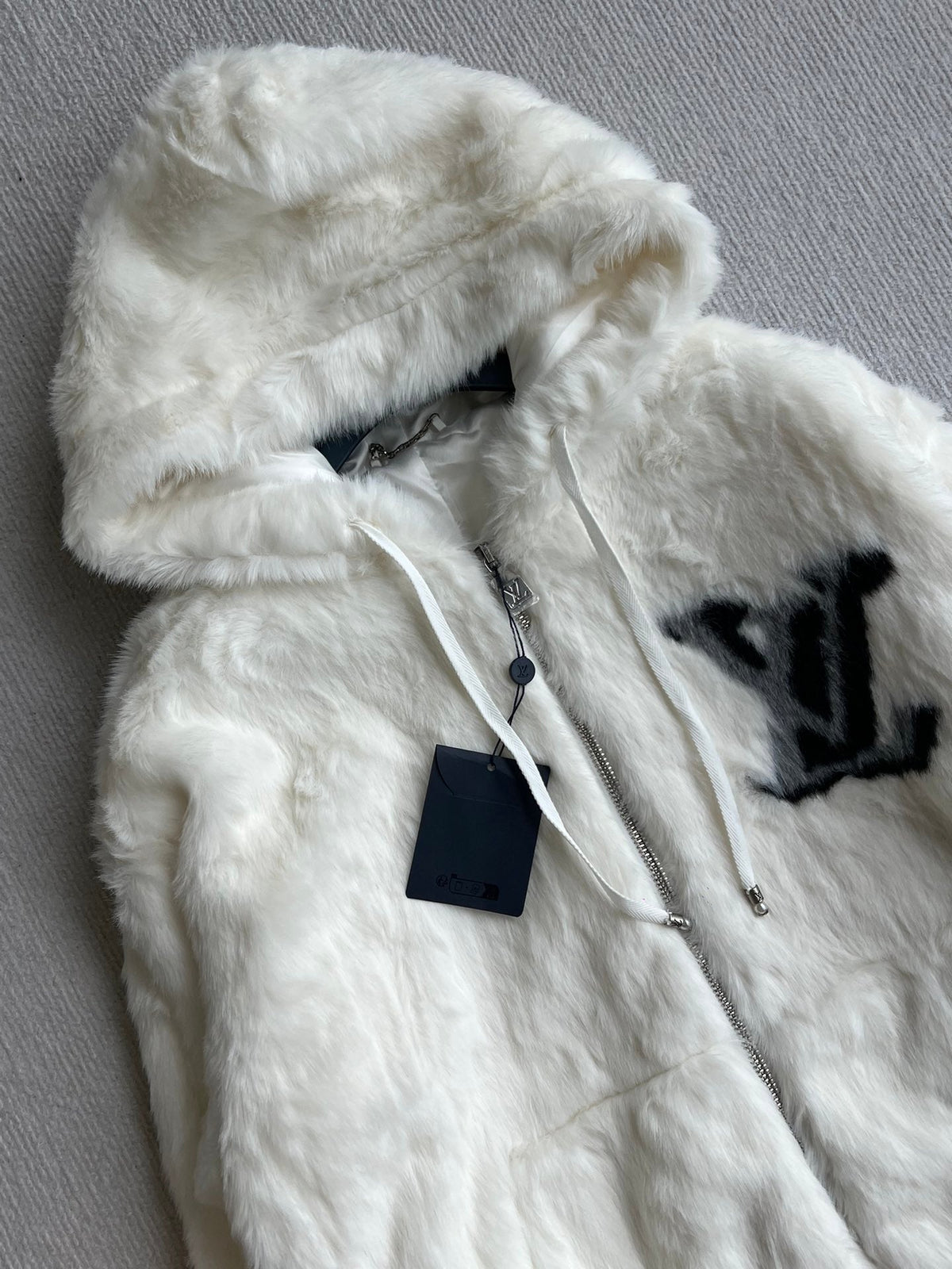 LV 25 Hooded Jacket Cream Black Fur Polyester 300098