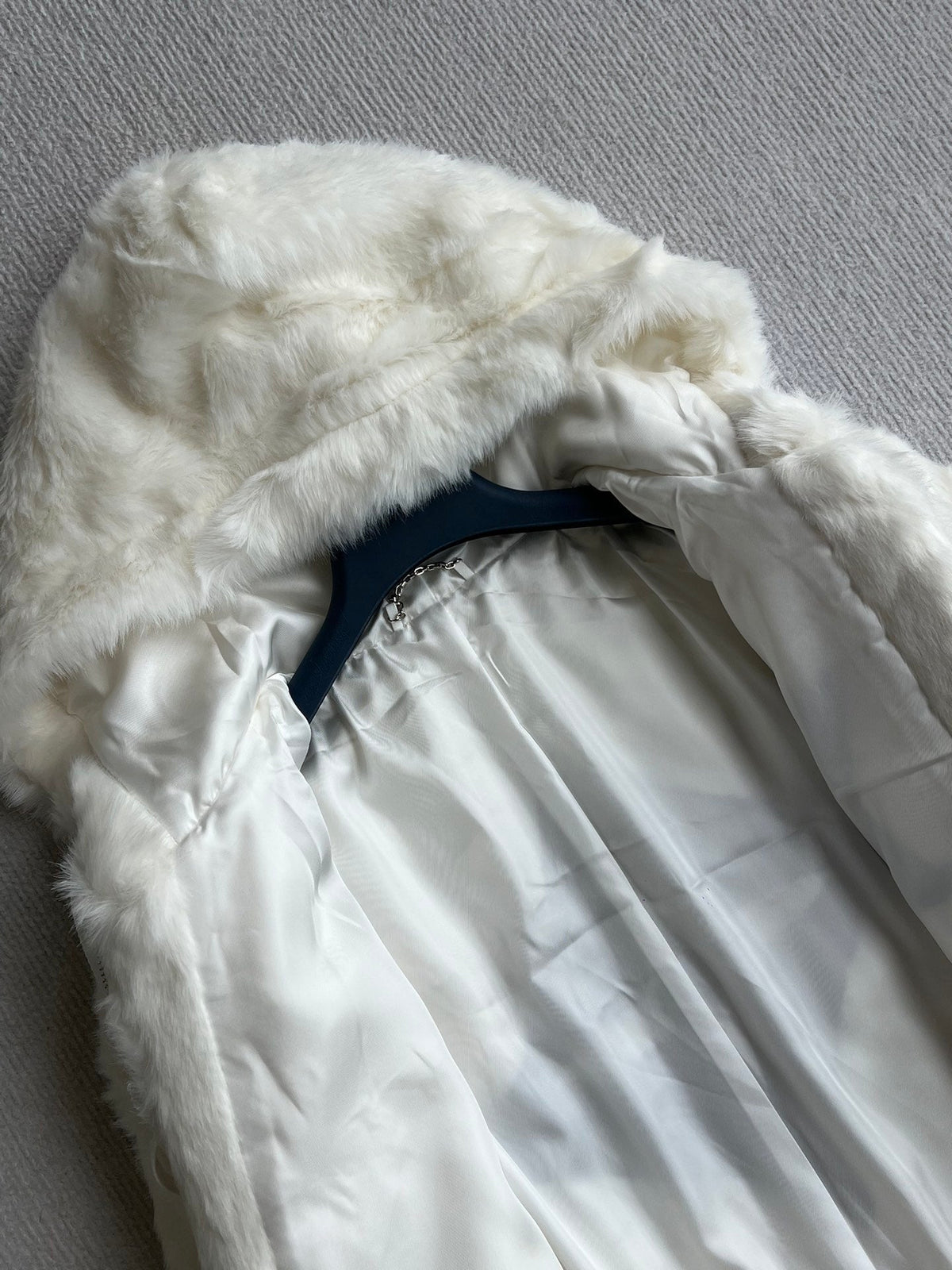LV 25 Hooded Jacket Cream Black Fur Polyester 300098
