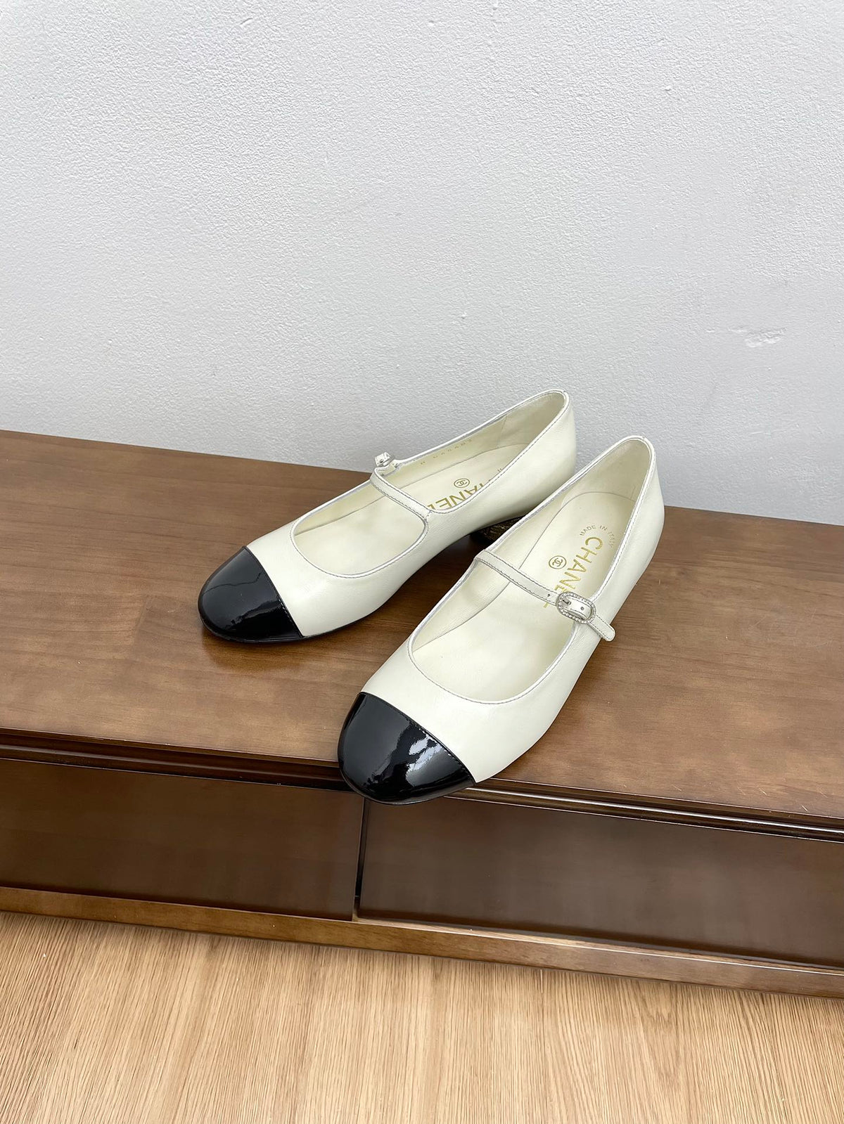 CC Mary Jane White Cowhide
