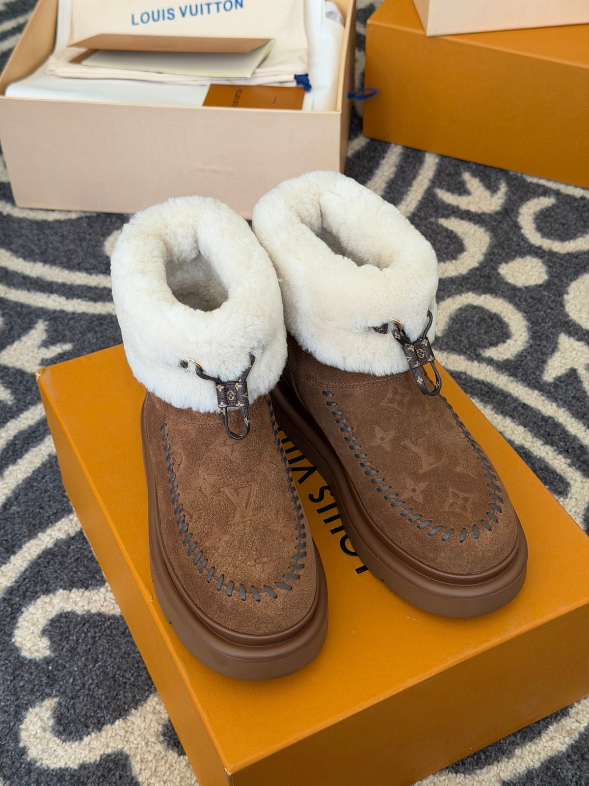 LV 25 Snow Boots Brown Monogram Suede 576948