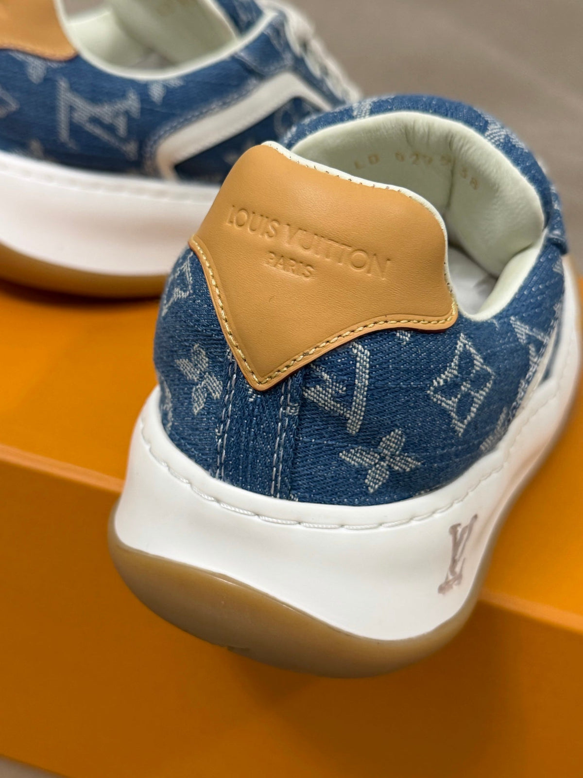 LV 25 Oversized Sneakers Blue Denim 576957