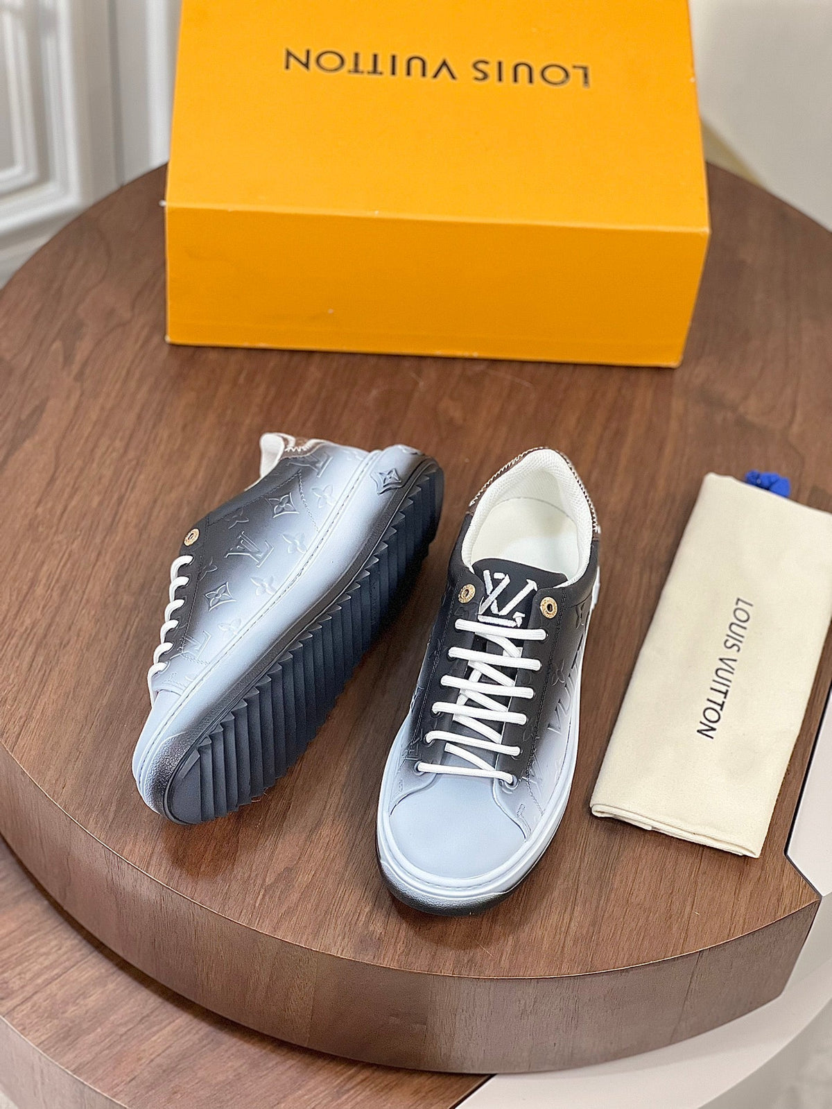 LV TIME OUT SNEAKER BLACK MIX WHITE CALFSKIN