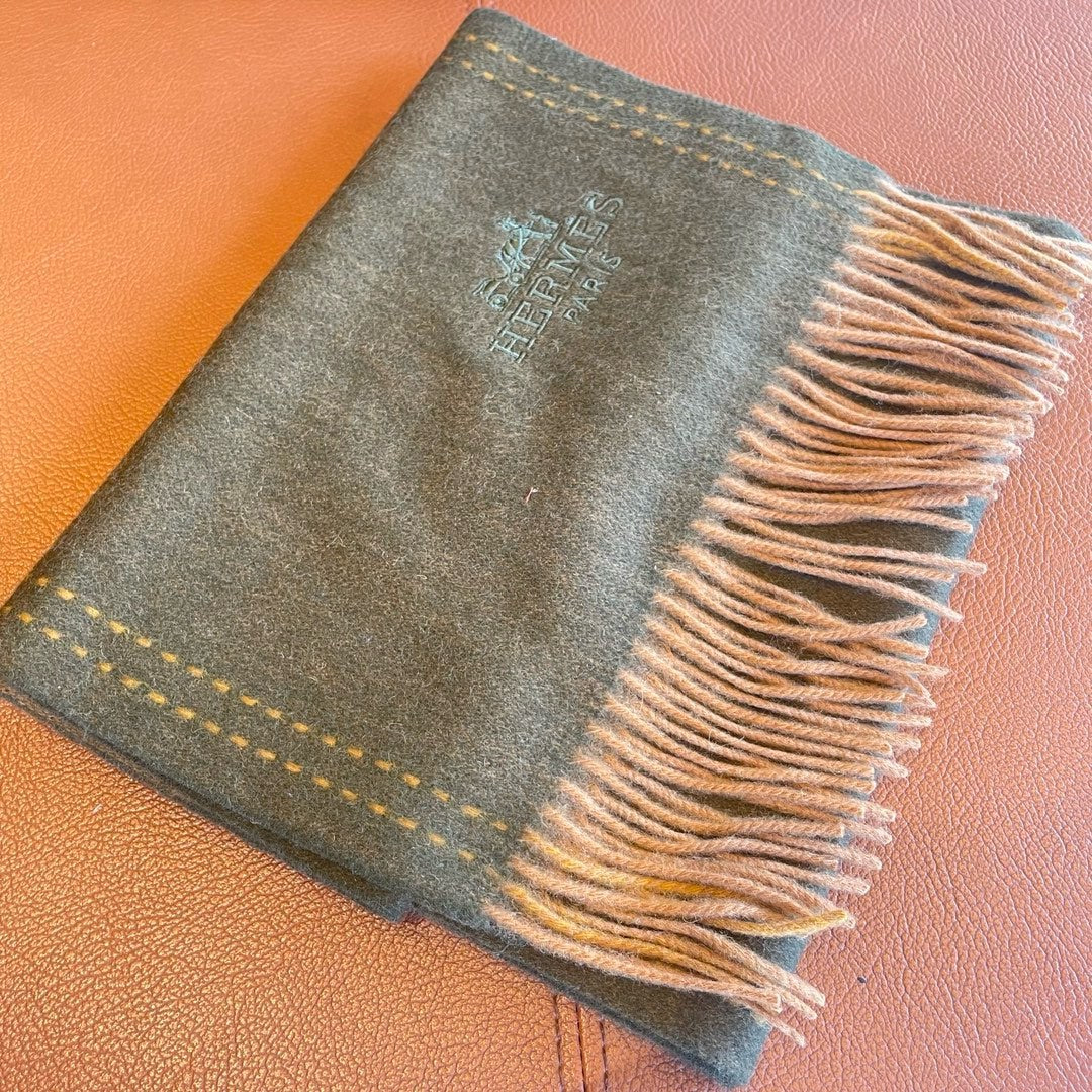 UNIE BRODEE GM MUFFLER IN OLIVE GREEN CASHMERE