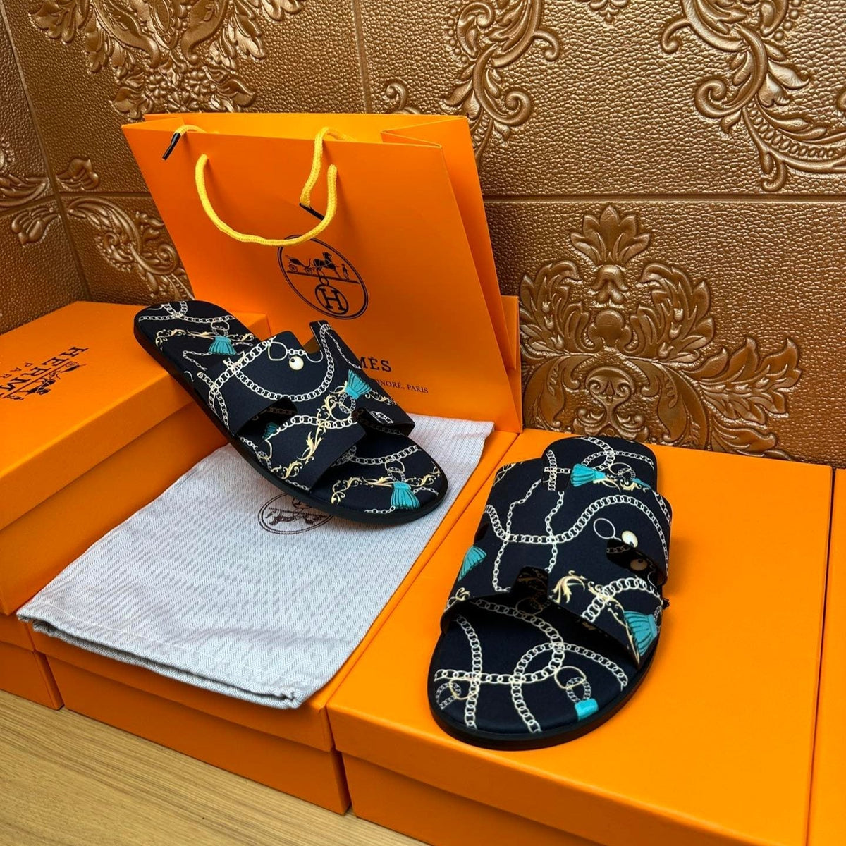 HM IZMIR SANDAL DENIM COLOR SUEDE WITH CHAIN MOTIF