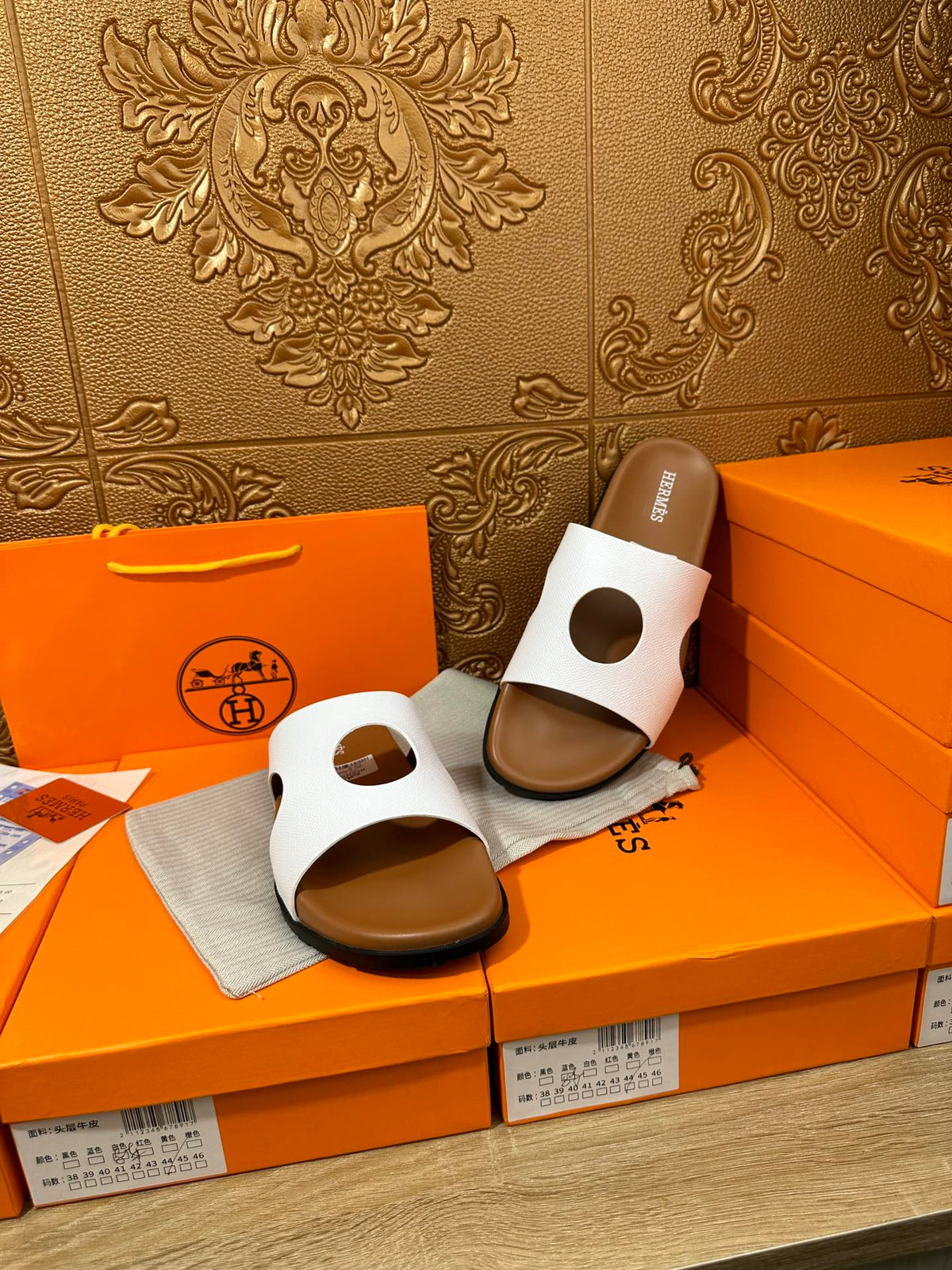 HM CIRCLE CUT SANDAL WHITE AND CARAMEL CALFSKIN