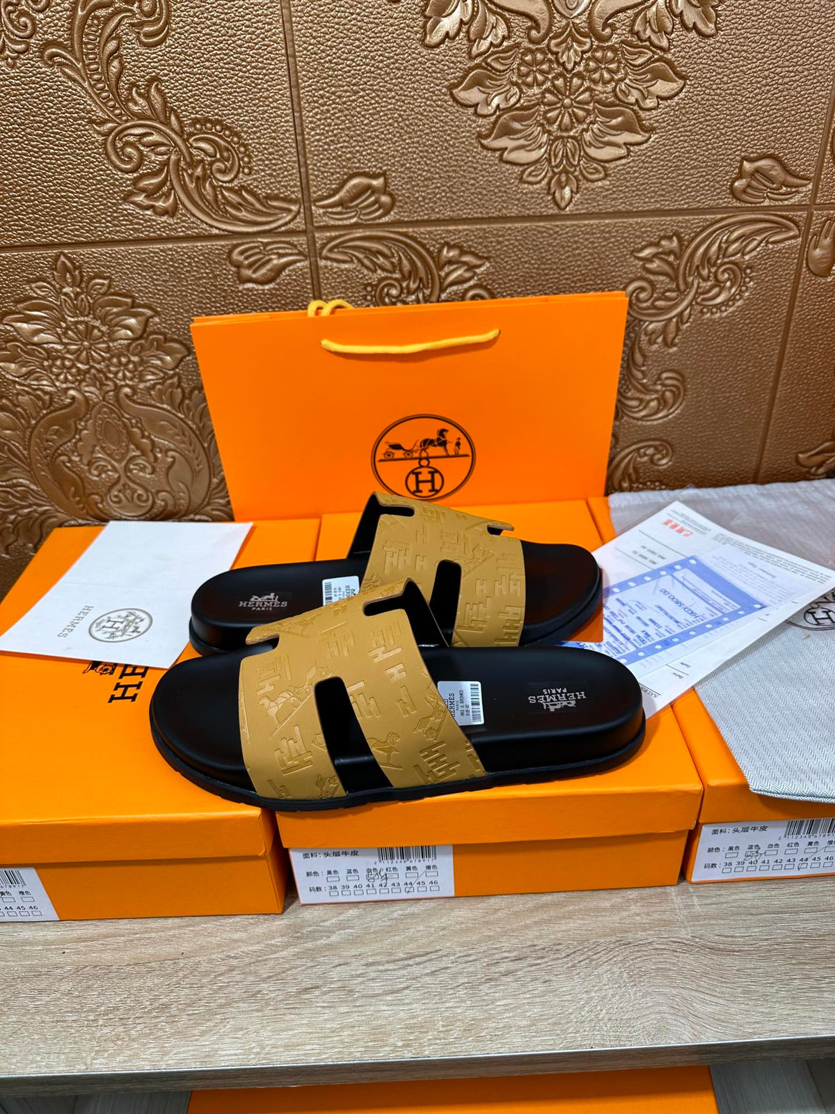 HM IZMIR SLIPPER SAFFRON AND BLACK CALFSKIN
