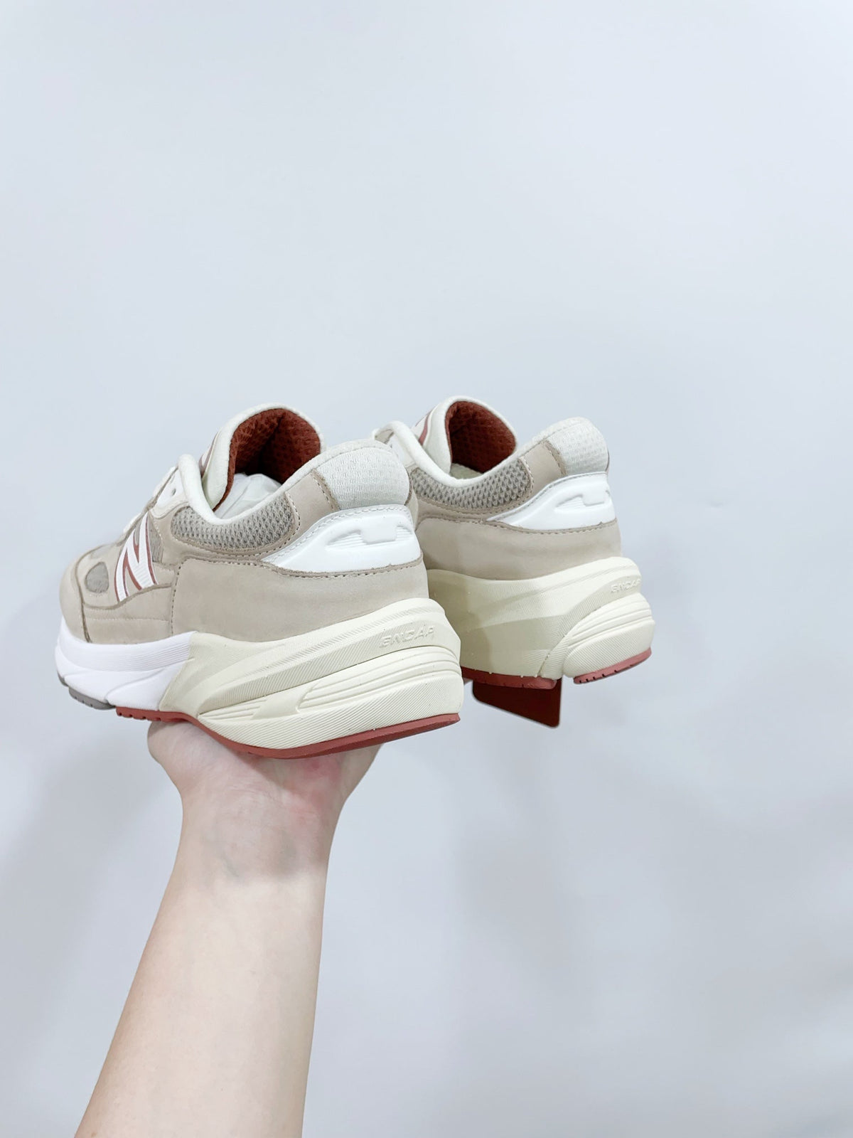 LP x NB 990v6 Sneaker 45mm white grey pink suede and mesh fabric