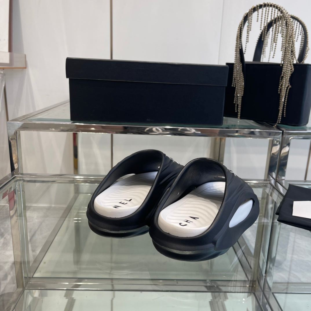 CC Slippers Black and White Foam 204131