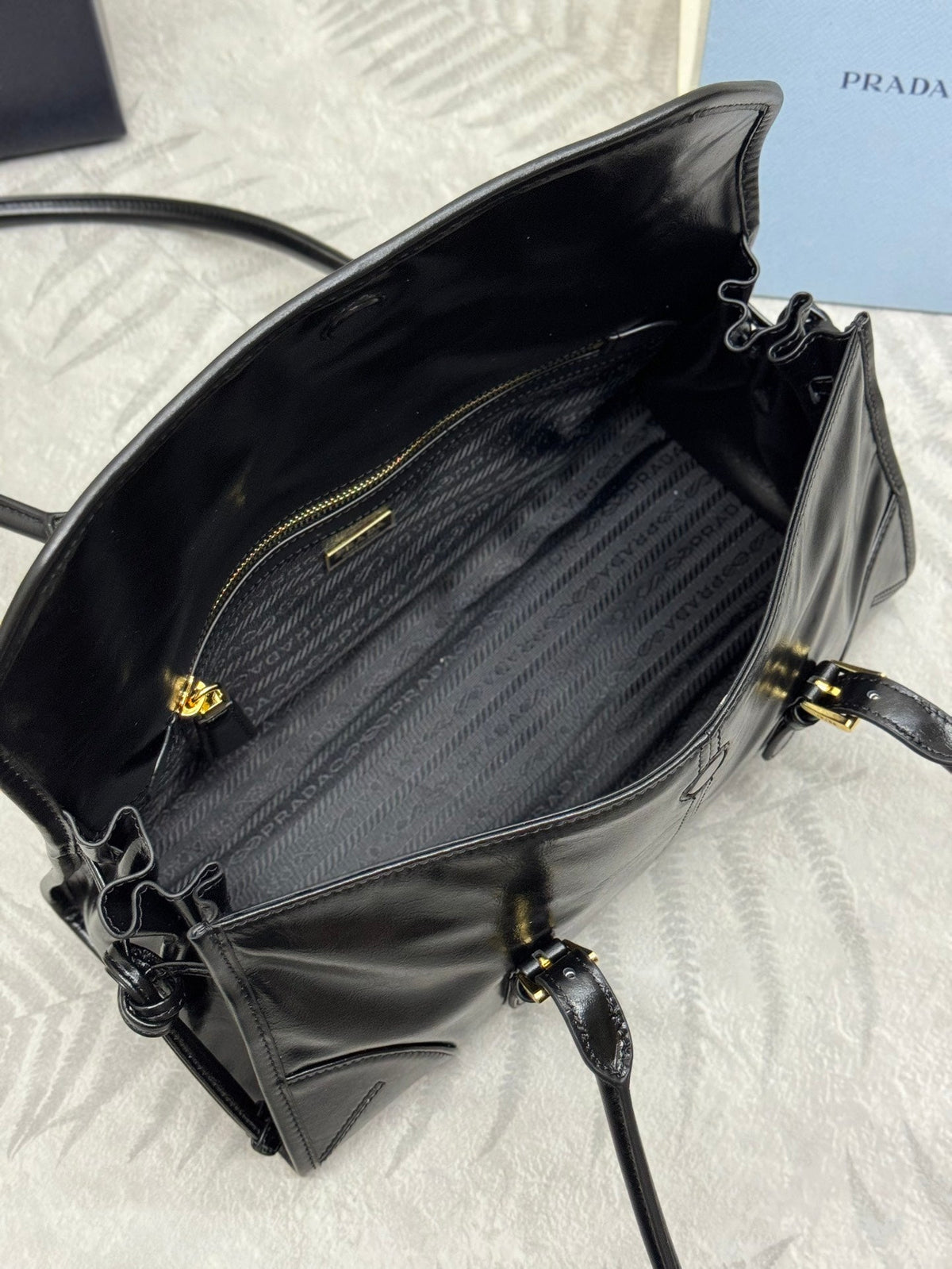Prada 2026 Shoulder Bag 31cm Black Leather 345568