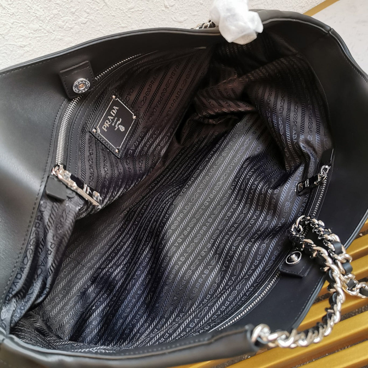 CHAIN TOTE 39 SOFT BLACK CALFSKIN SILVER HARDWARE
