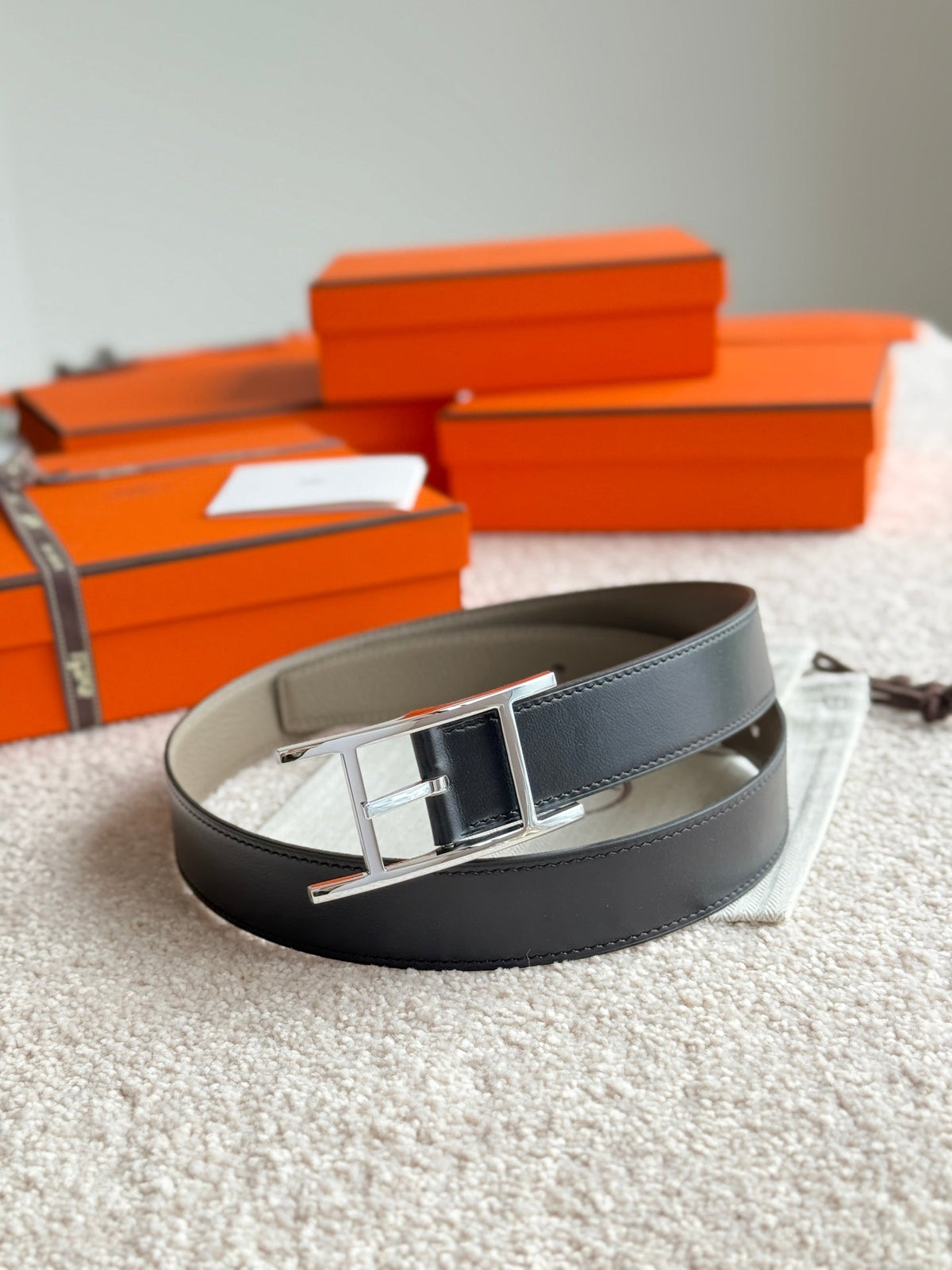 HM Silver Quentin Reversible 32mm Belt Black Beige Leather 188085