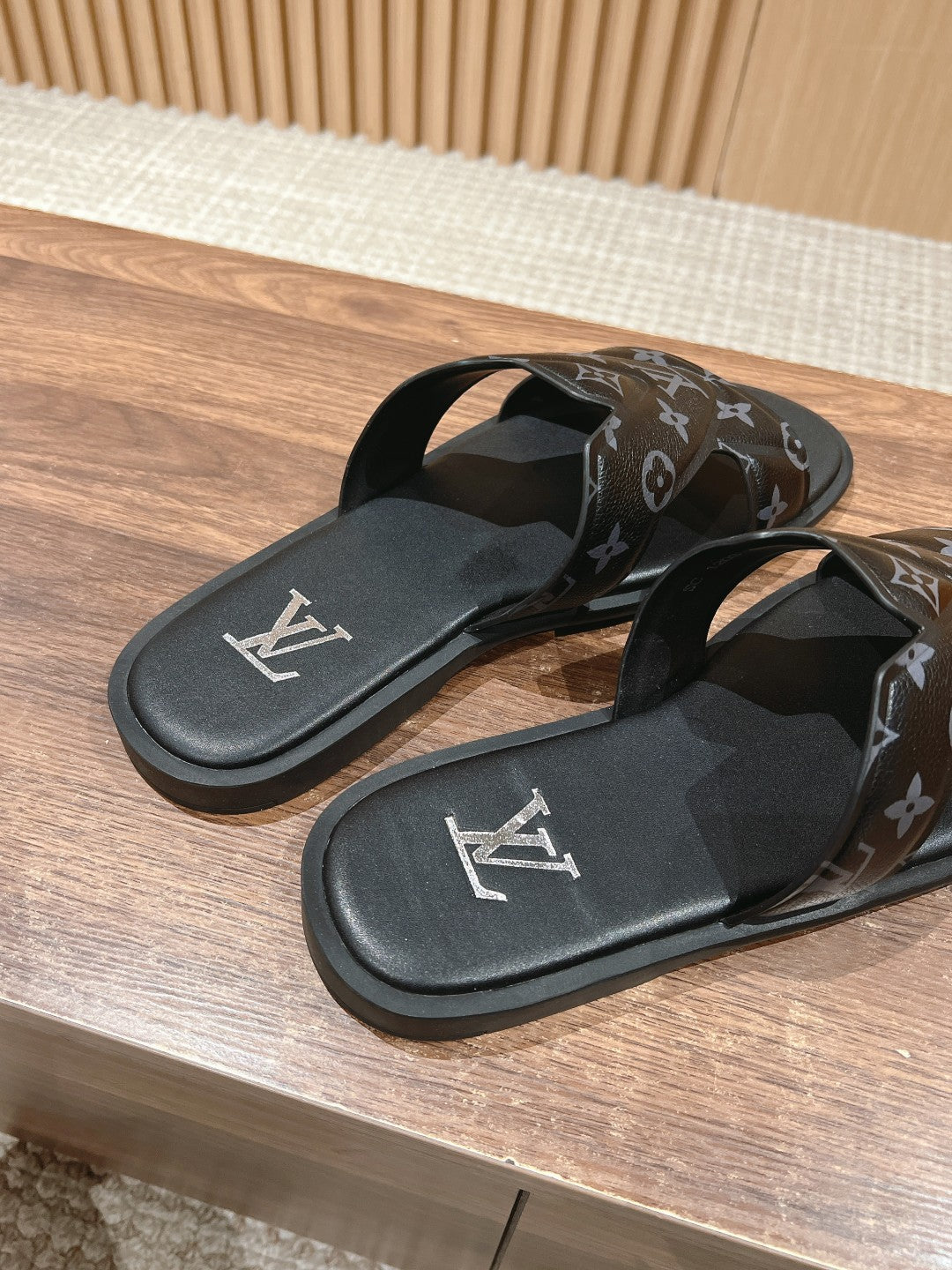 LV Oasis Black Monogram Calfskin