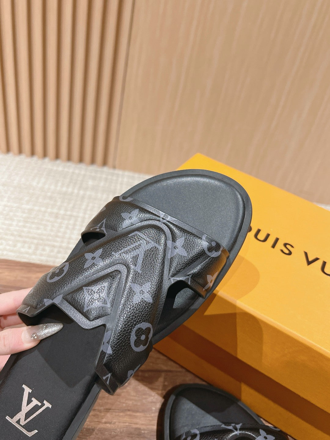 LV Oasis Black Monogram Calfskin
