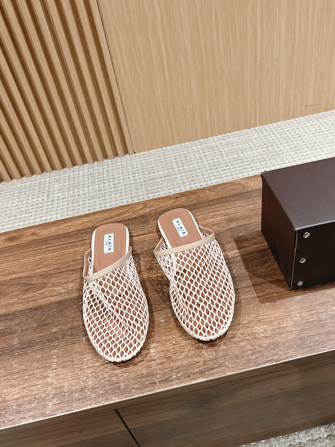 flat mule fishnet beige lambskin