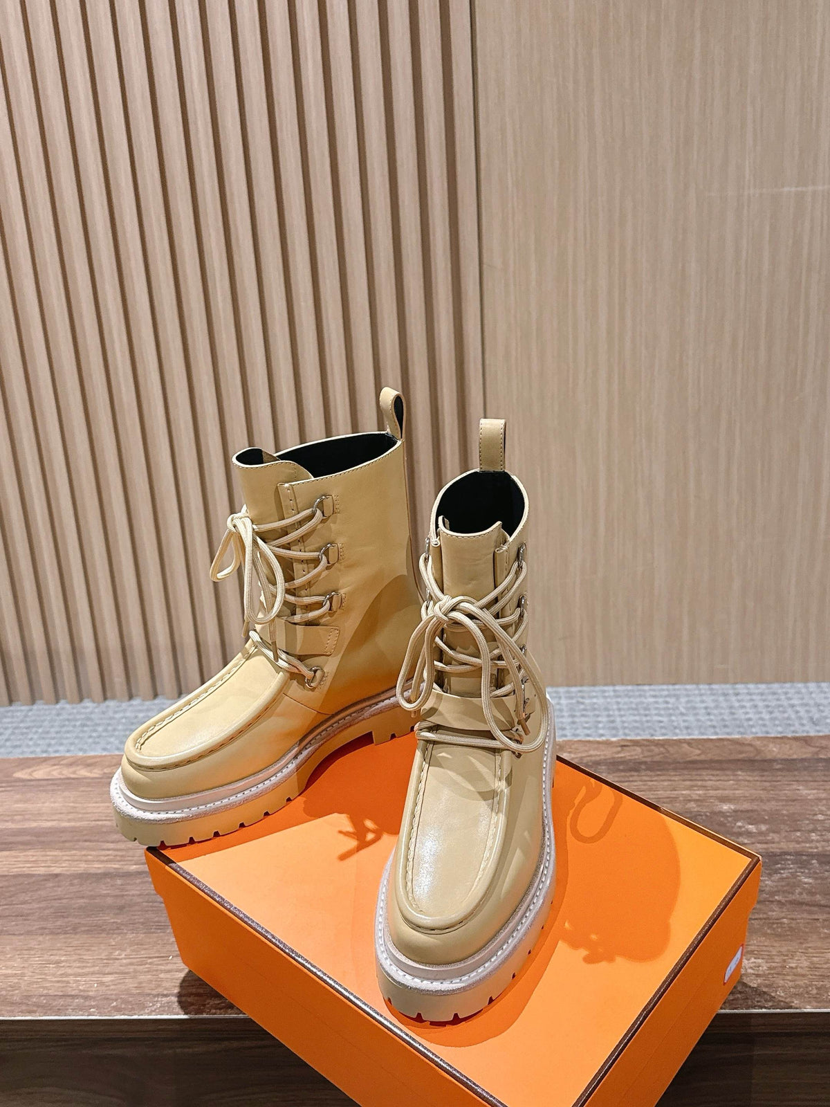 HM 25 Boots Beige Calfskin 512540