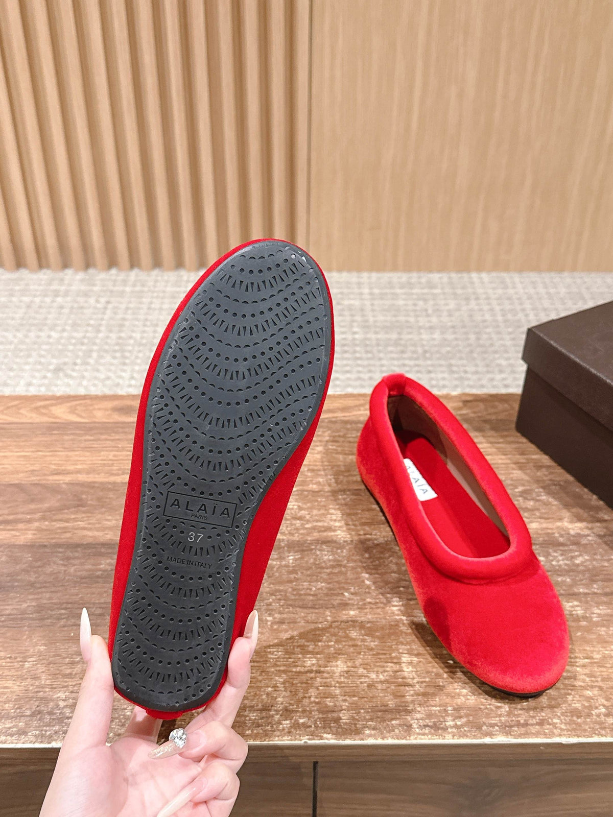 Alaia 2025 Ballet Flat Red Velvet 553857
