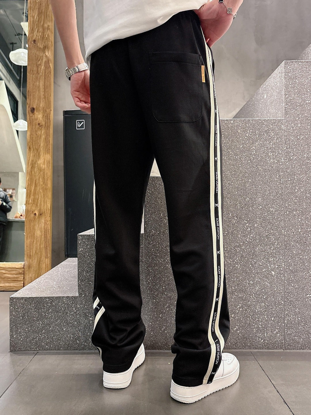 LV SWEATPANTS BLACK COTTON 239584