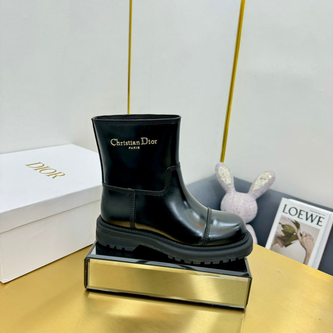CD Ankle Boot In Glossy Black Cowhide 111758