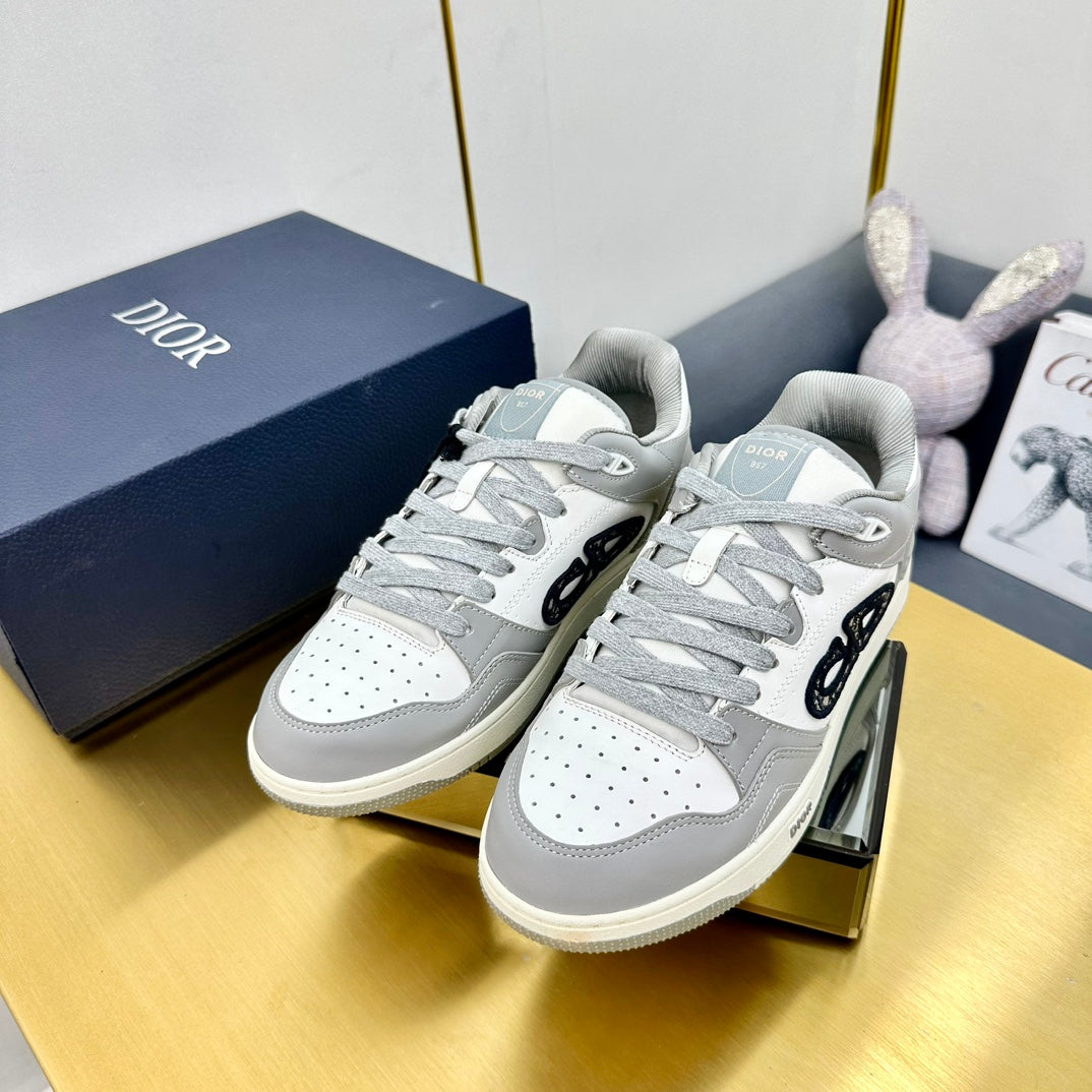 CD B57 Mid-Top Sneaker In Light Grey Calfskin 993841