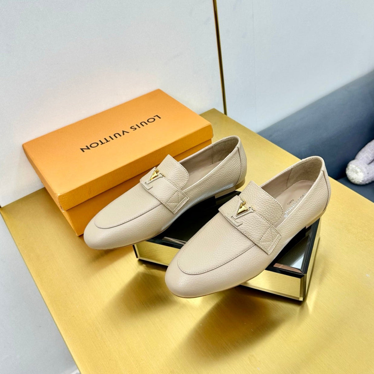LV 25C Capri Loafer Cream Wrinkled Cowhide 219931