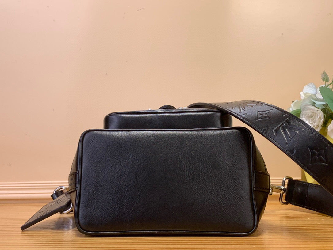 LV Noe Cargo Jmlt Black Calfskin 205342