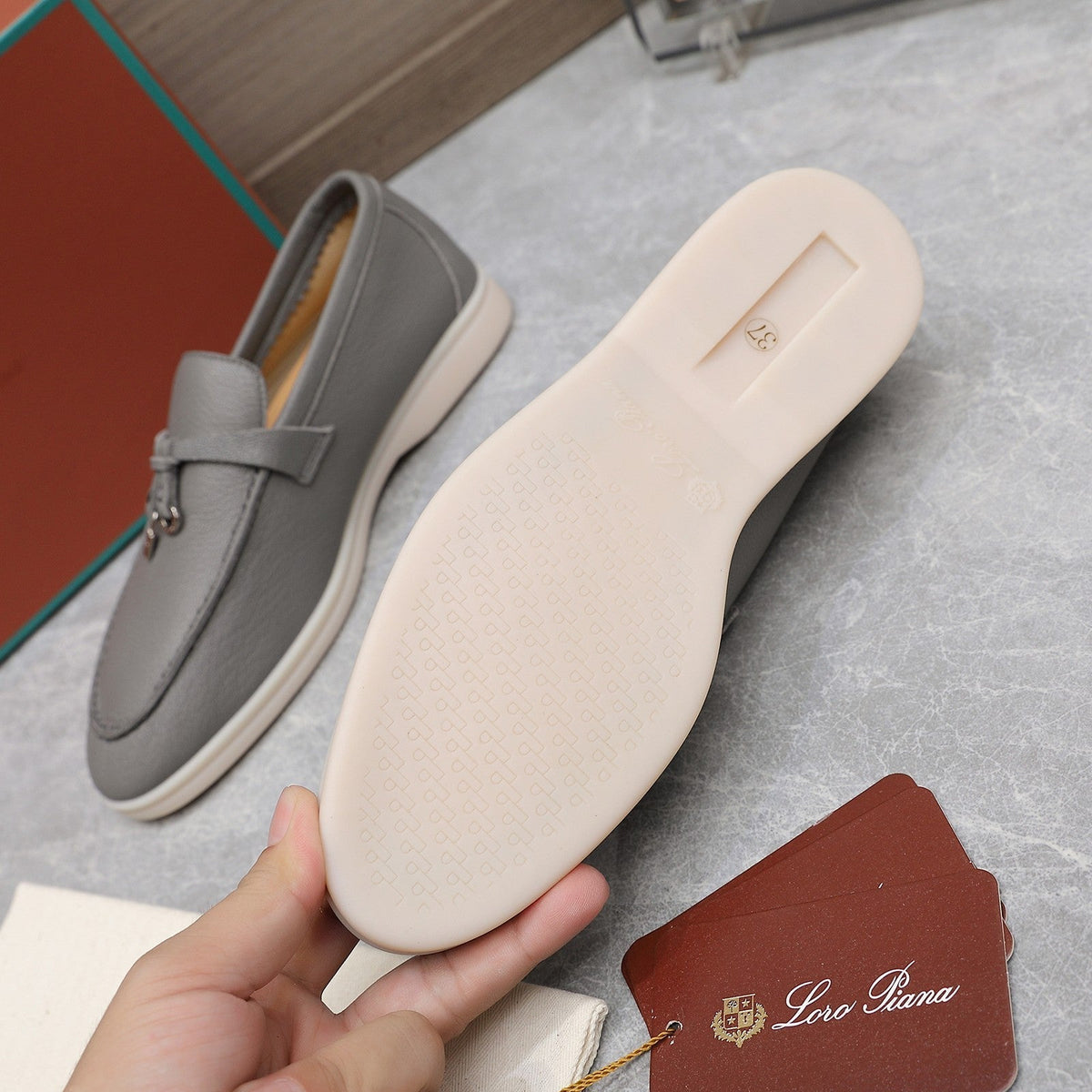 LP SUMMER CHARMS WALK LOAFERS LIGHT GRAY LAMBSKIN