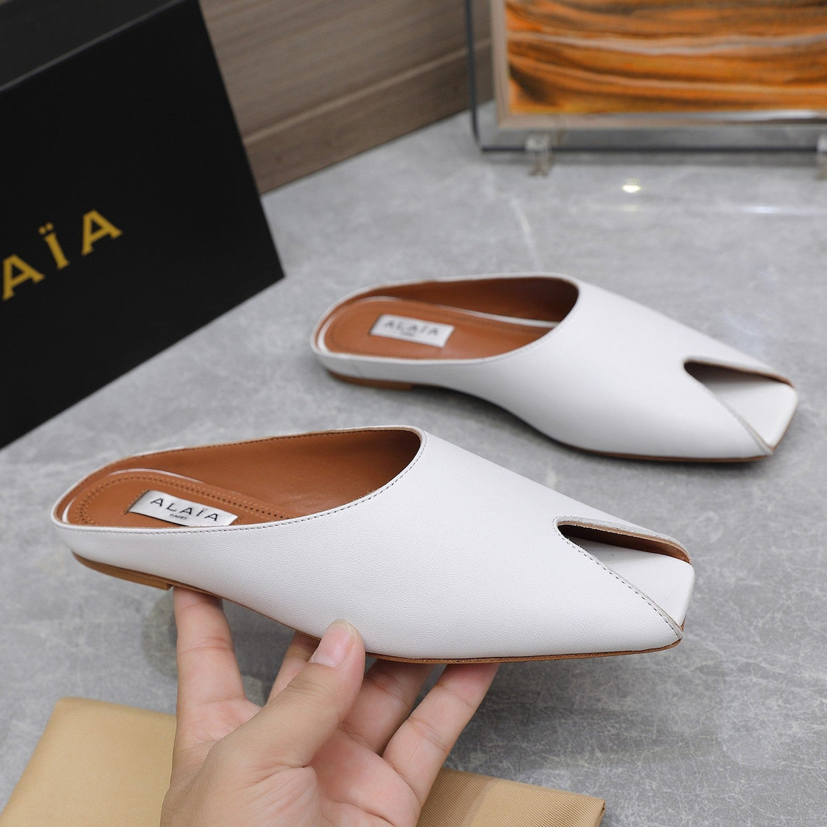 ALAIA FLAT MULE IN WHITE LAMBSKIN