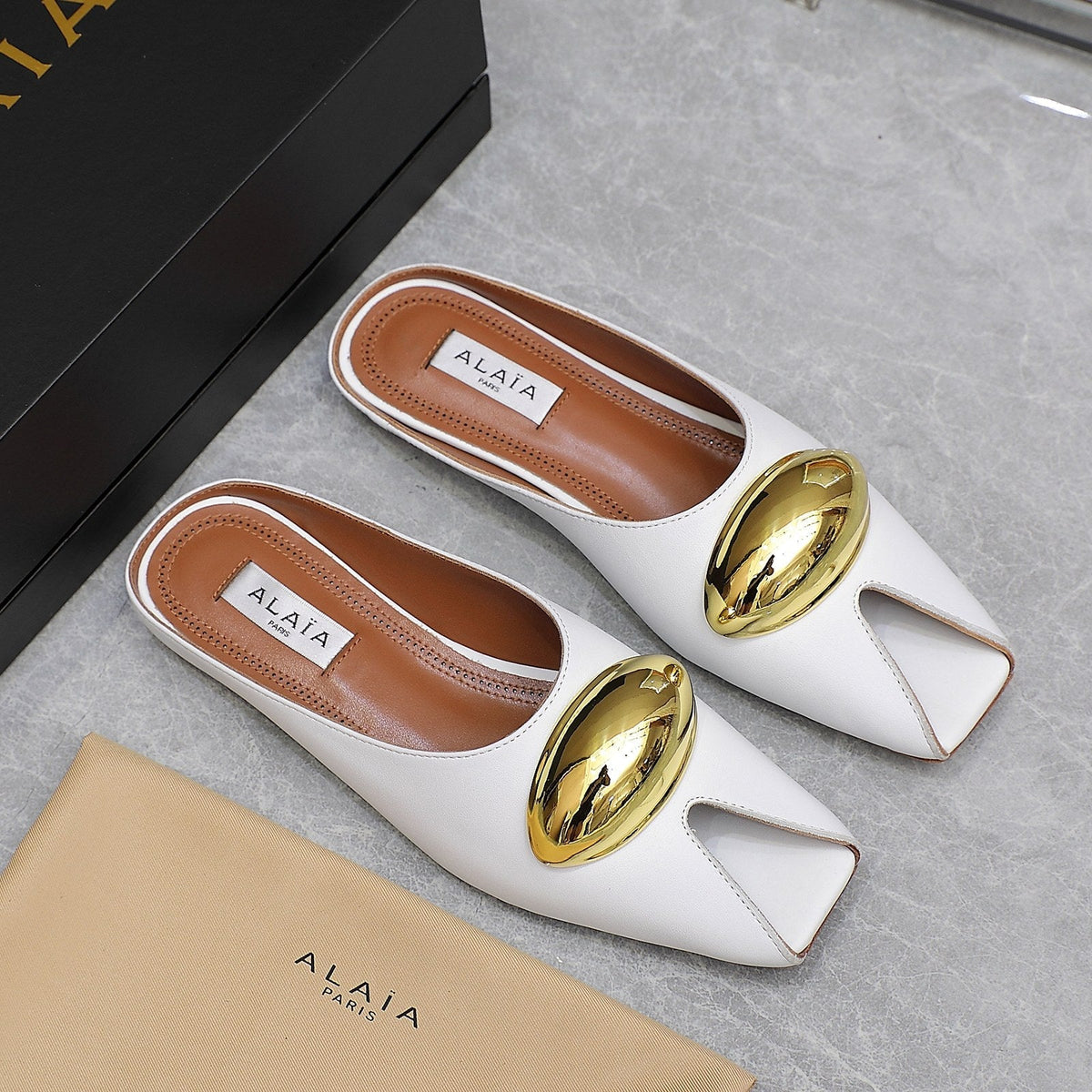 ALAIA FLAT MULE IN WHITE LAMBSKIN WITH GOLD HARDWARE