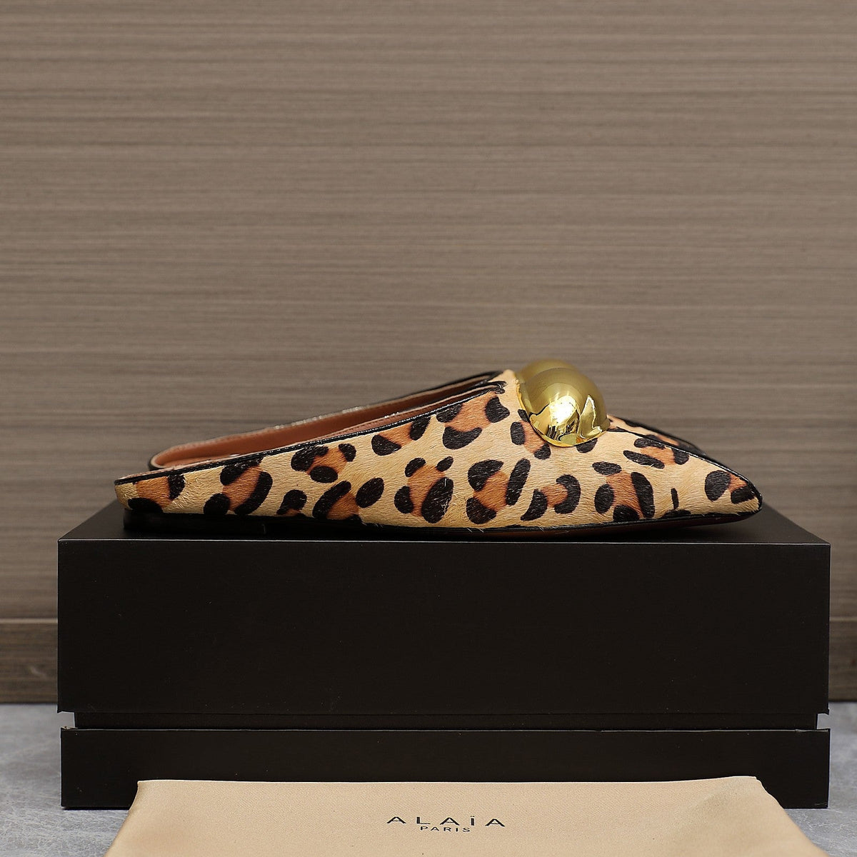 ALAIA FLAT MULE IN LEOPARD LAMBSKIN WITH GOLD HARDWARE