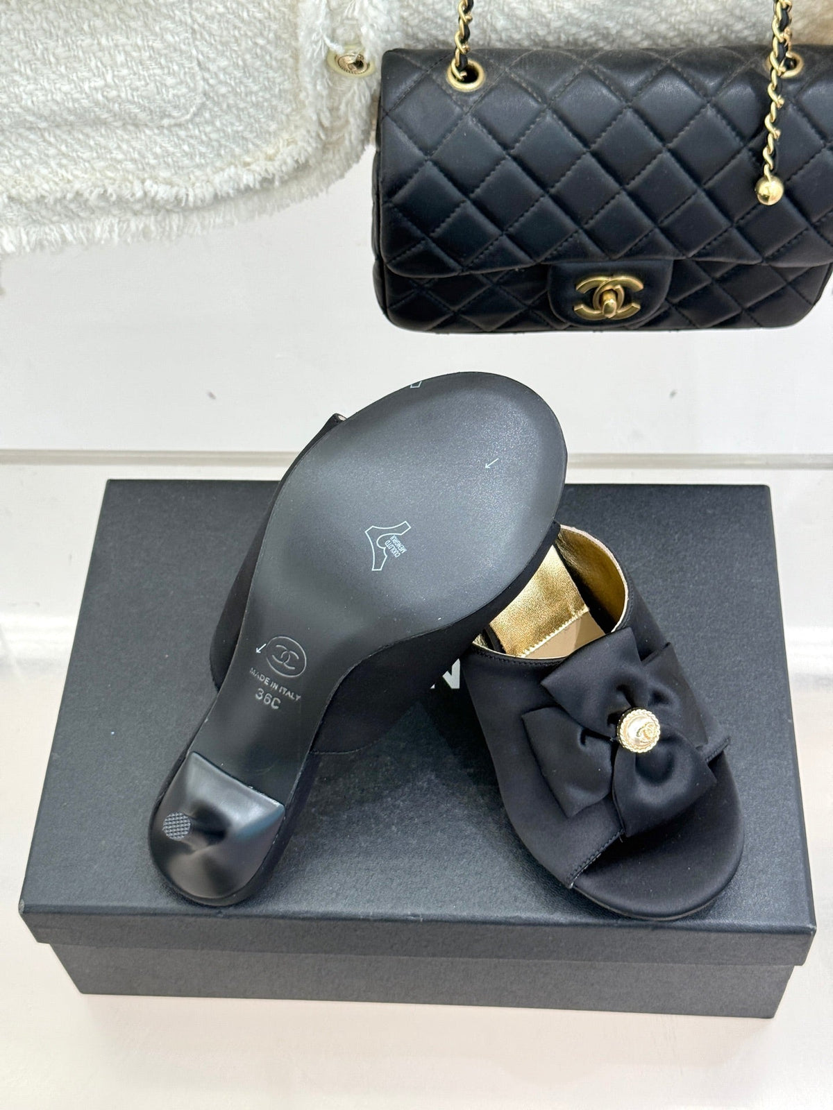CC 26 Bow Sandal 85mm Black Gold Satin Sheepskin 609810