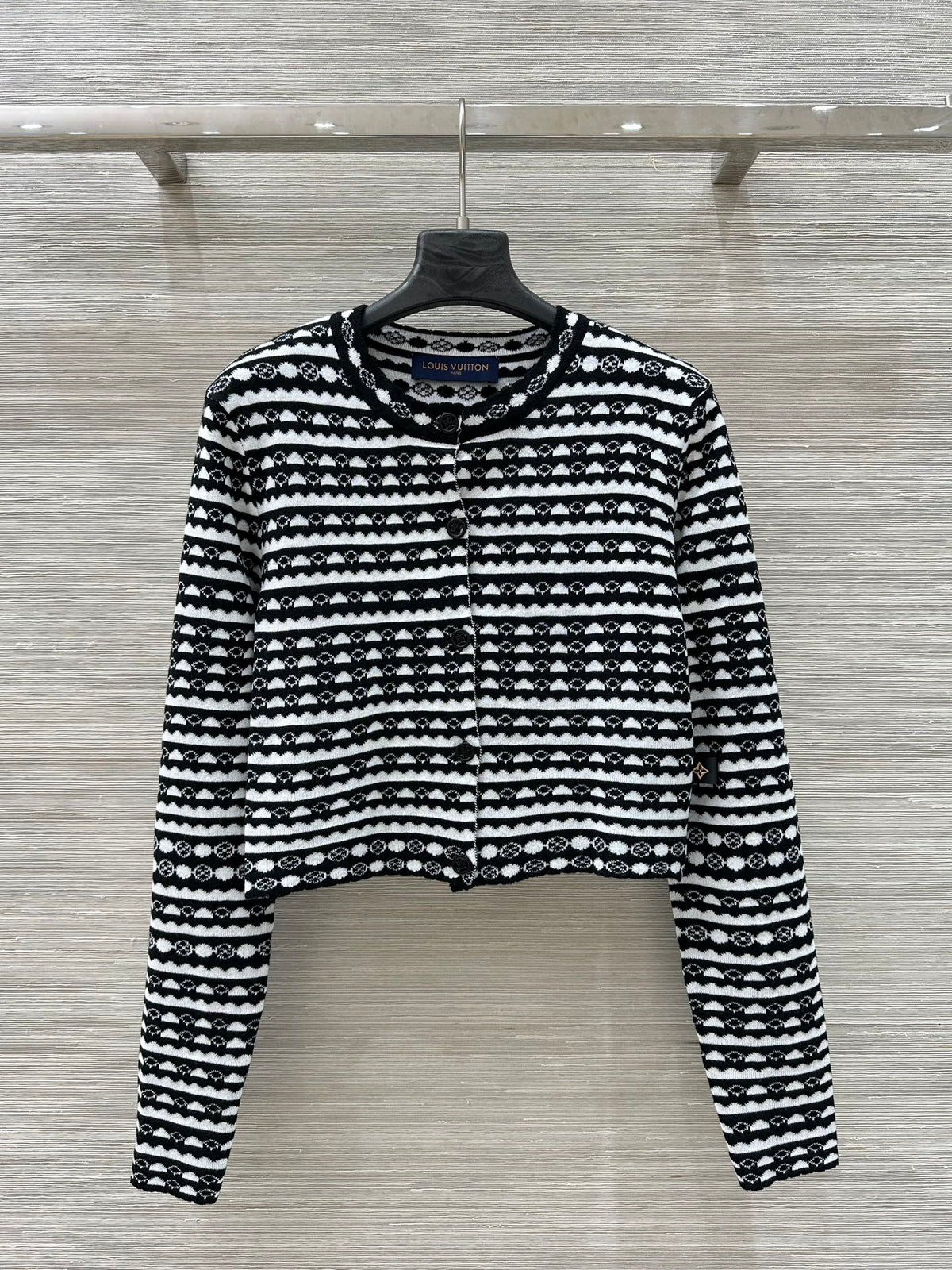 LV 25 Geometric Wave Pattern Round Neck Knitted Shirt Black Wool