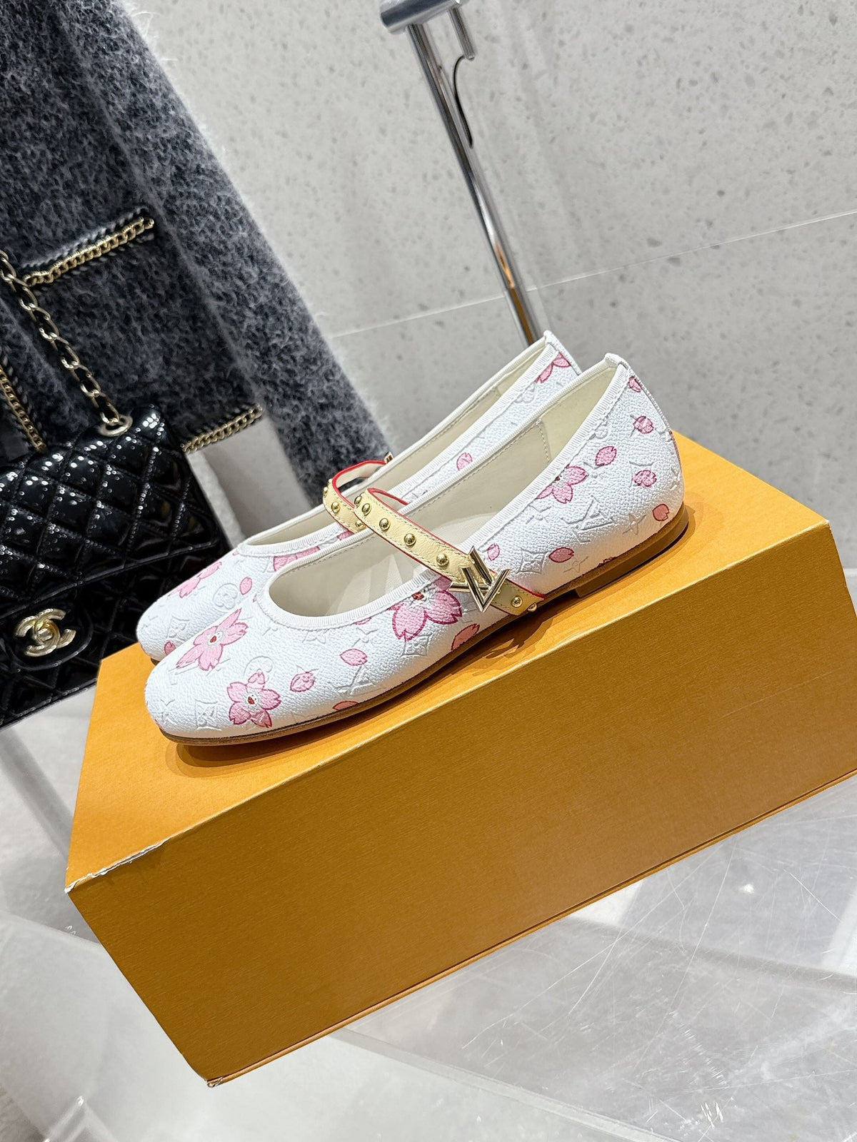 LV 26s Ballet Flats White Pink Monogram Leather  610841