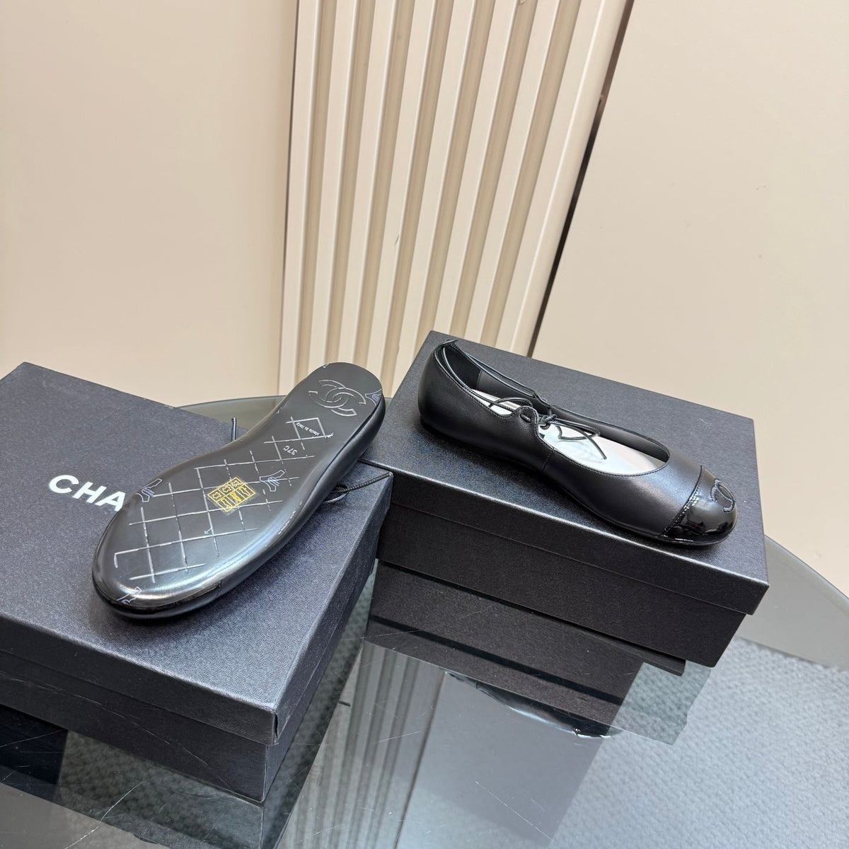 CC 25 Mary Jane Flat Black Leather with Patent Leather 239410